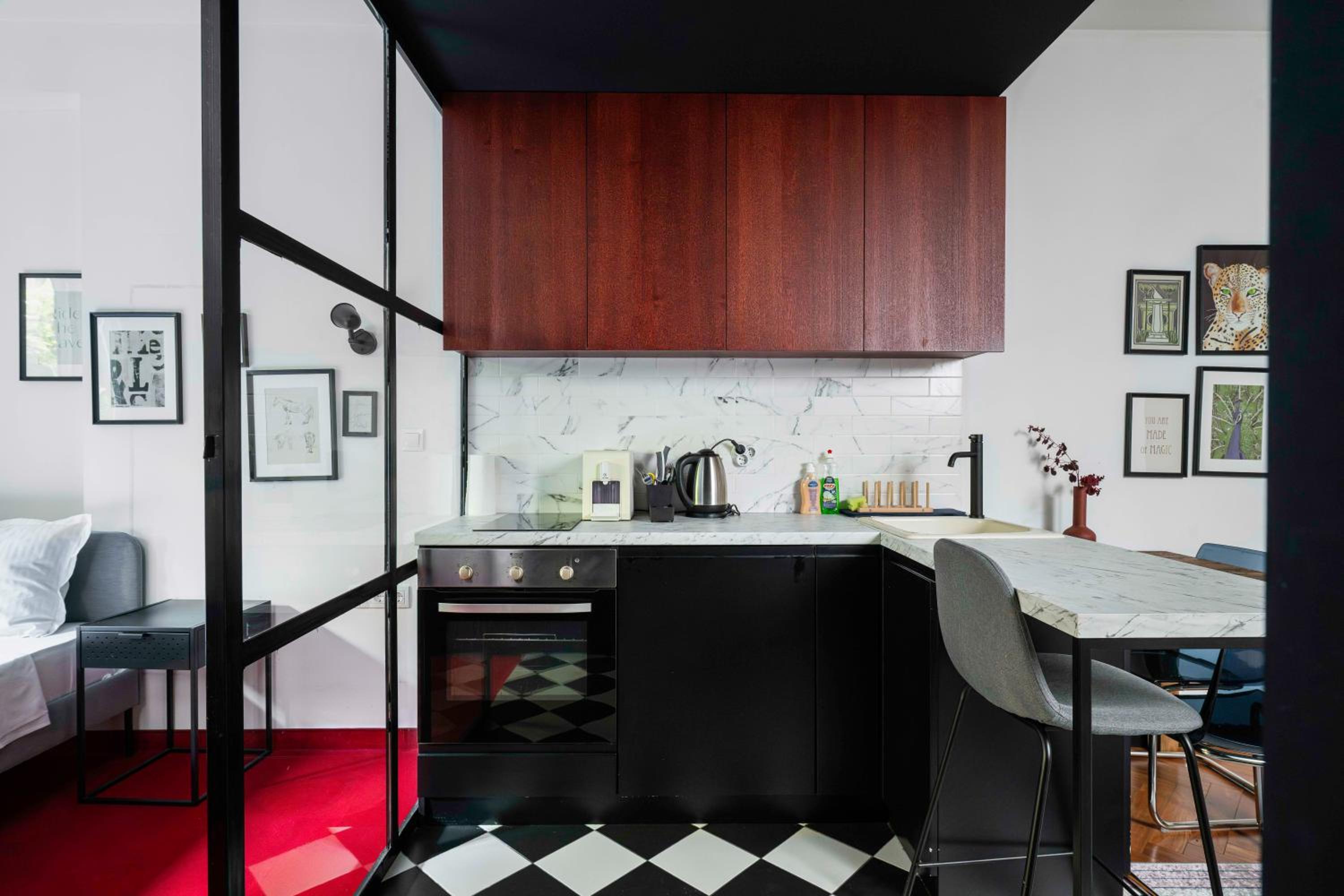 Central Art-Inspired Flat with Private Garage