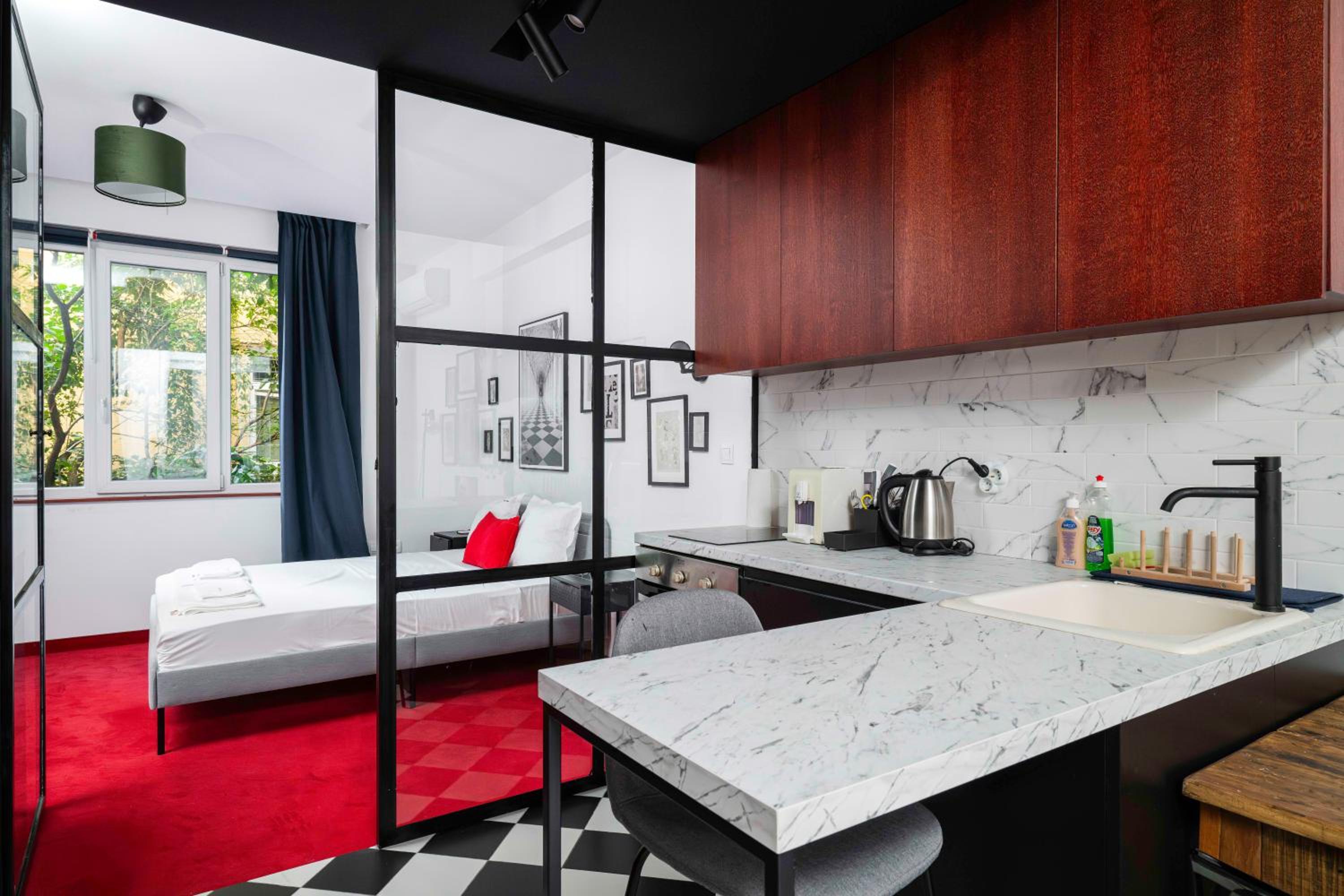 Central Art-Inspired Flat with Private Garage