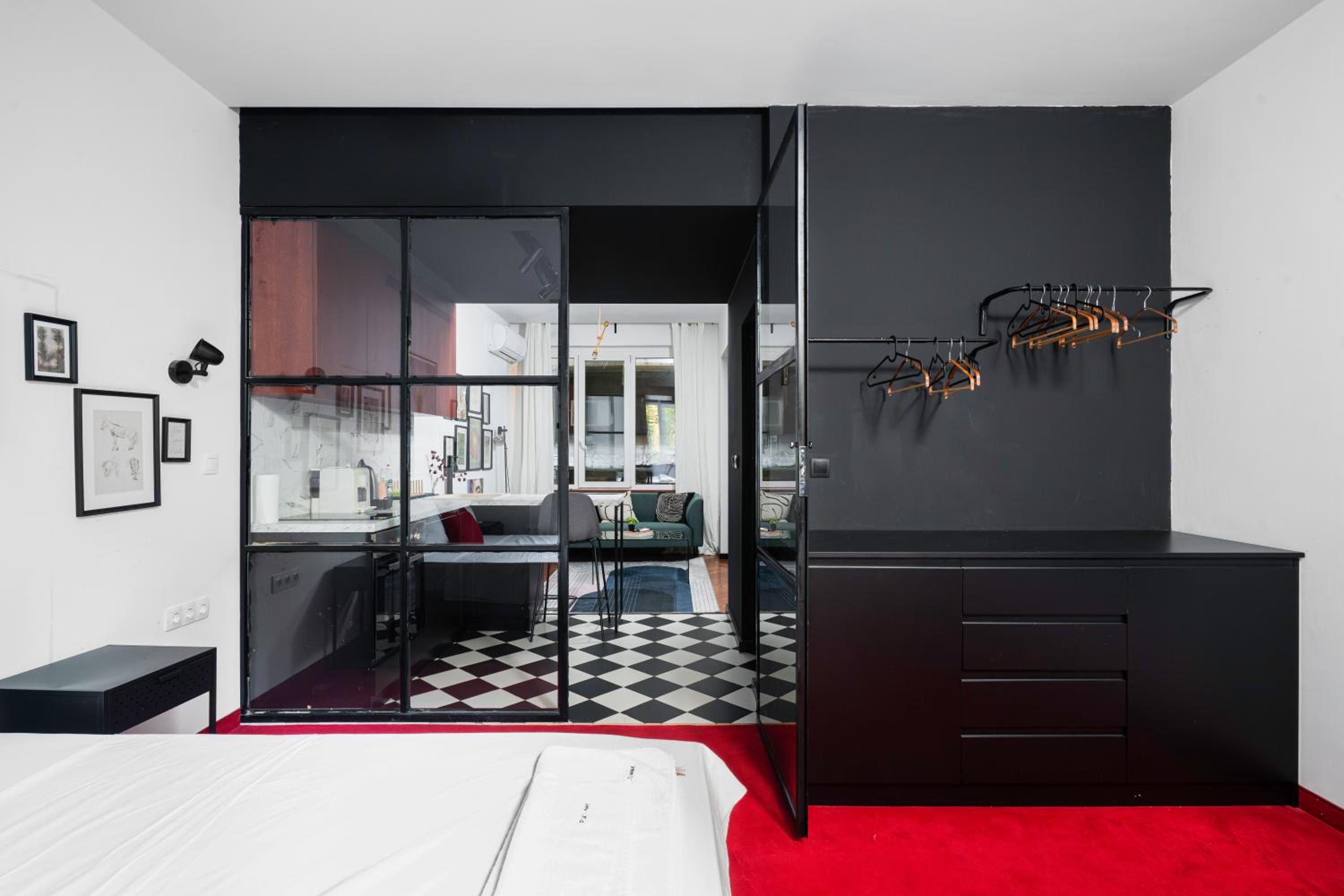 Central Art-Inspired Flat with Private Garage