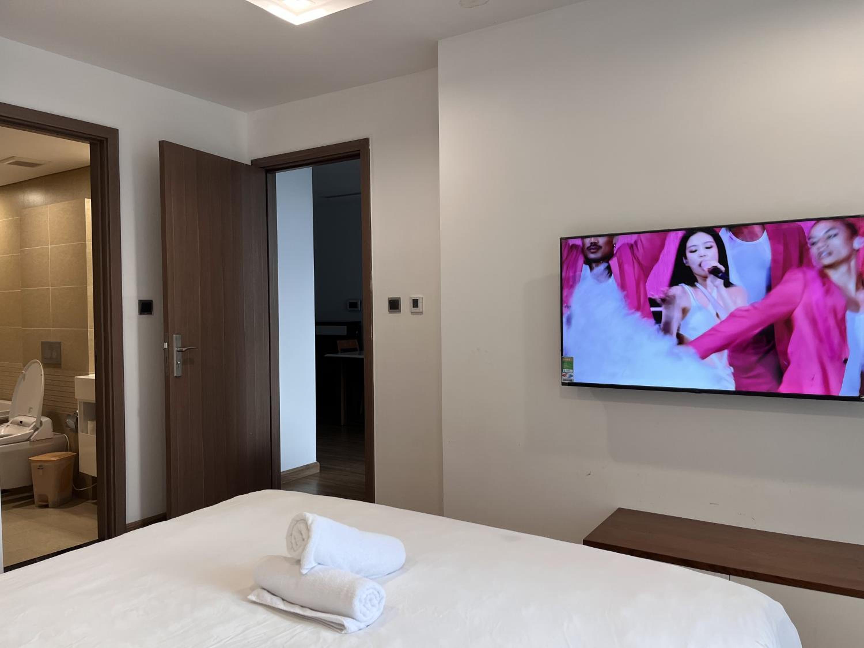 Vinhomes Metropolis Luxury Apartment 2 Br