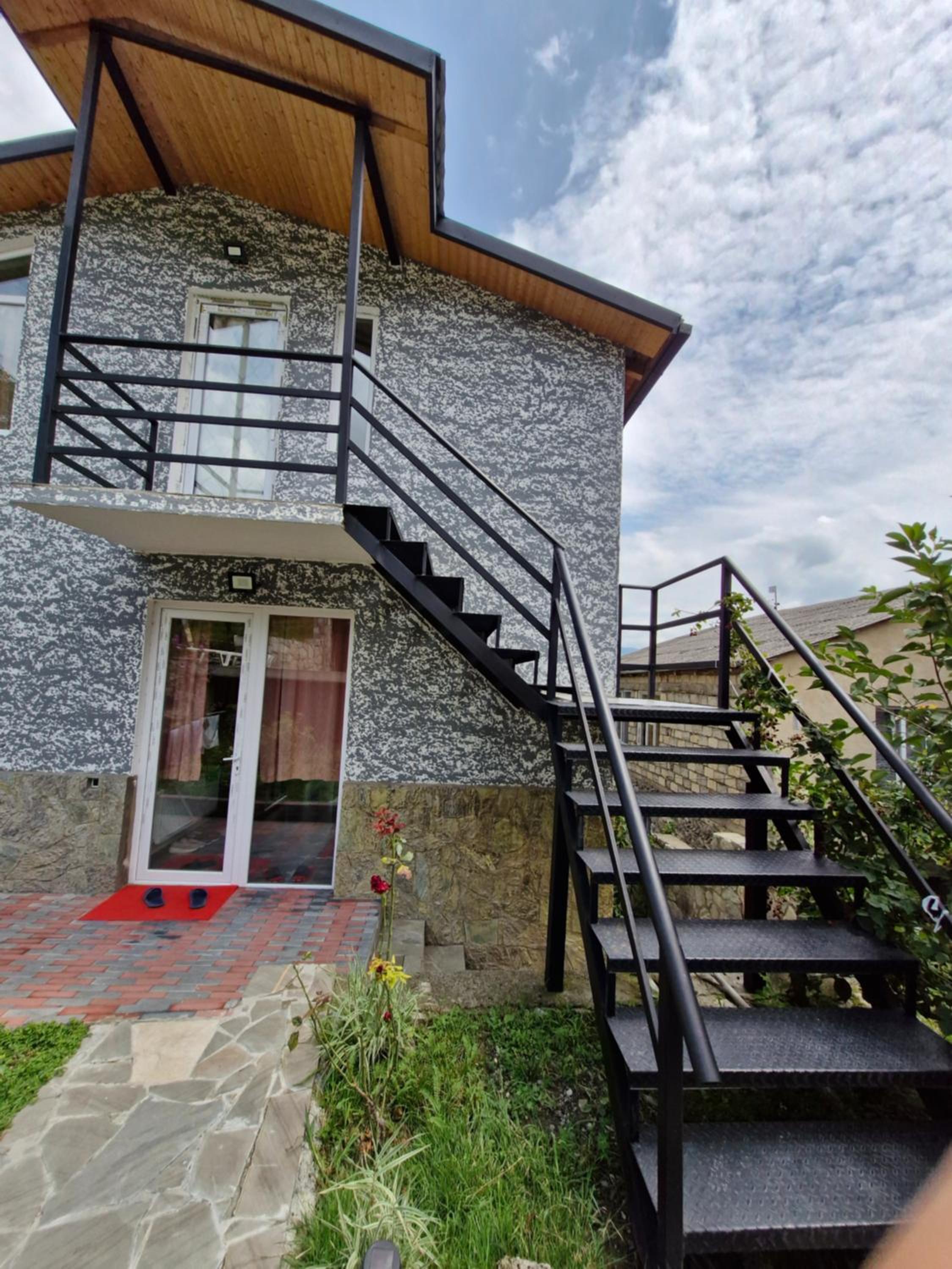 Ananuri Veranda-guest house view 4