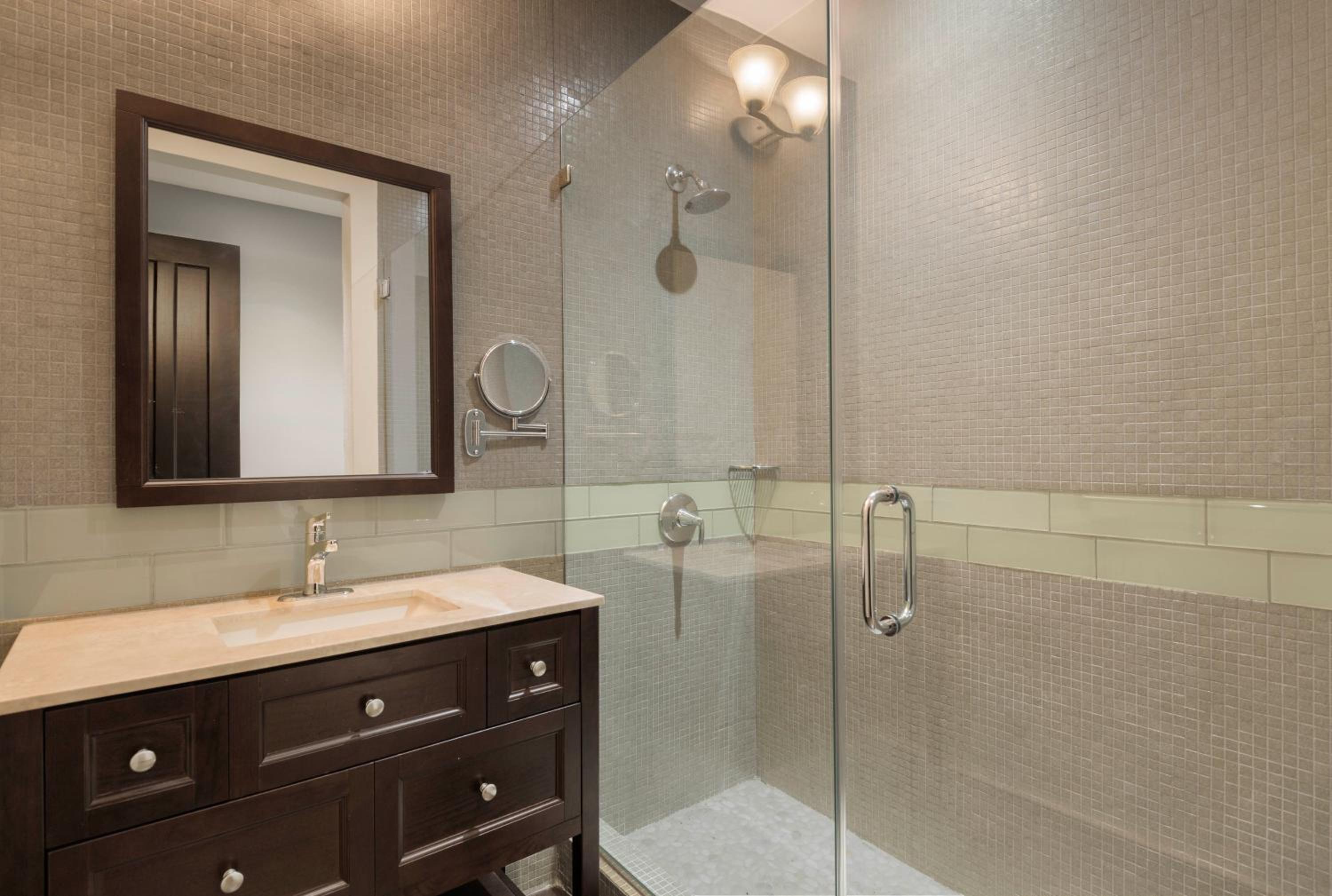 Decanter Hotel - Property Image 16