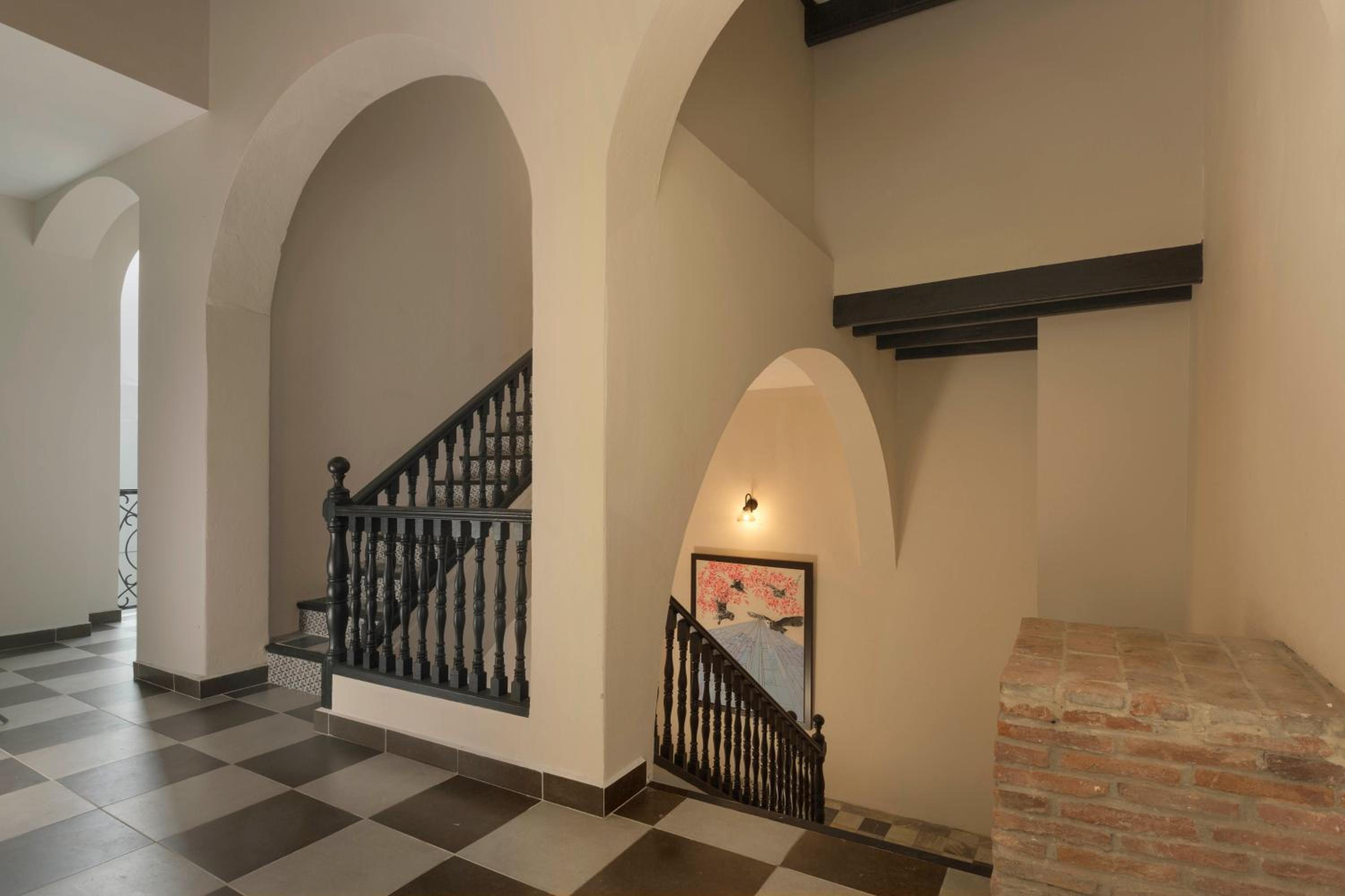 Decanter Hotel - Property Image 1