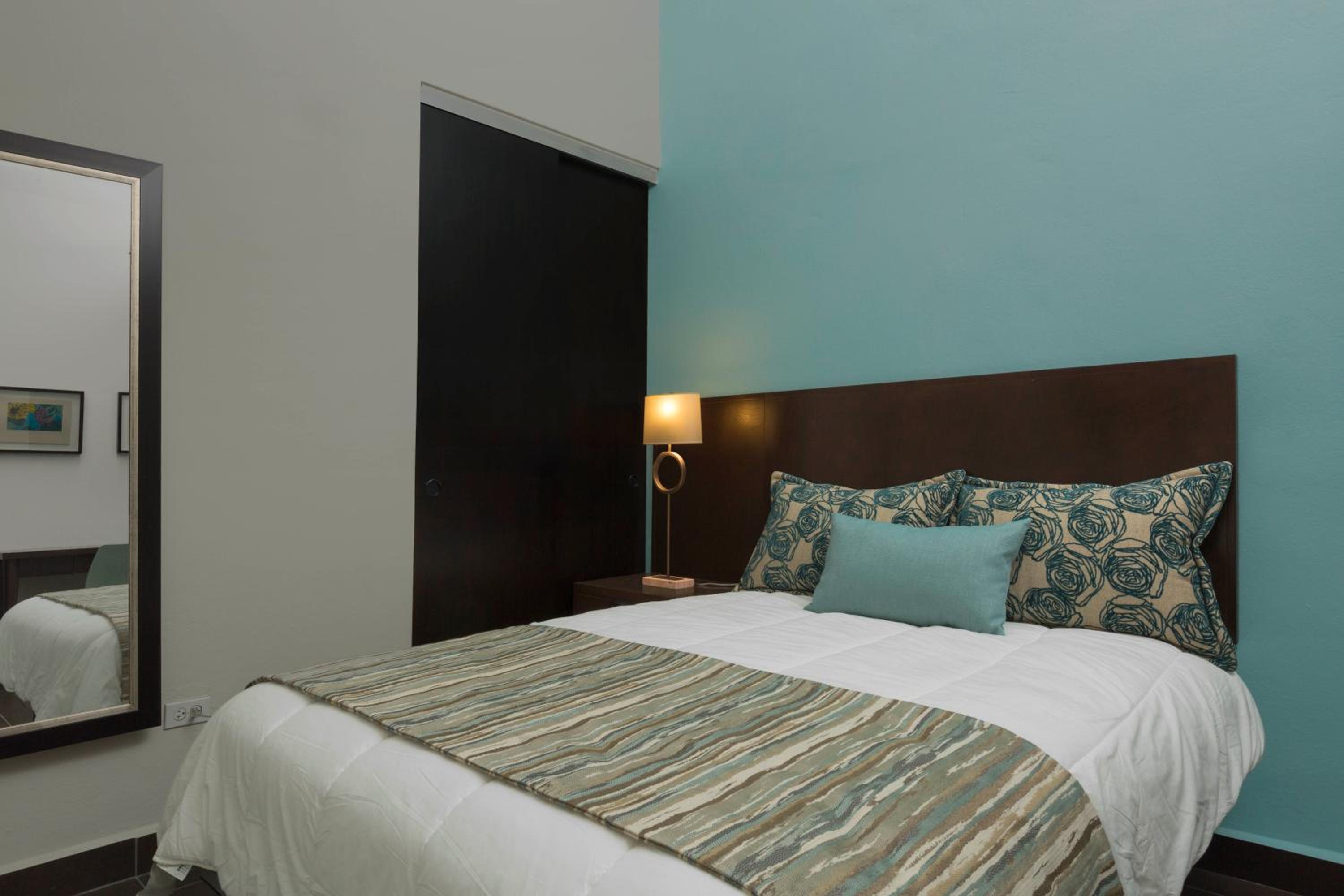 Decanter Hotel - Property Image 17