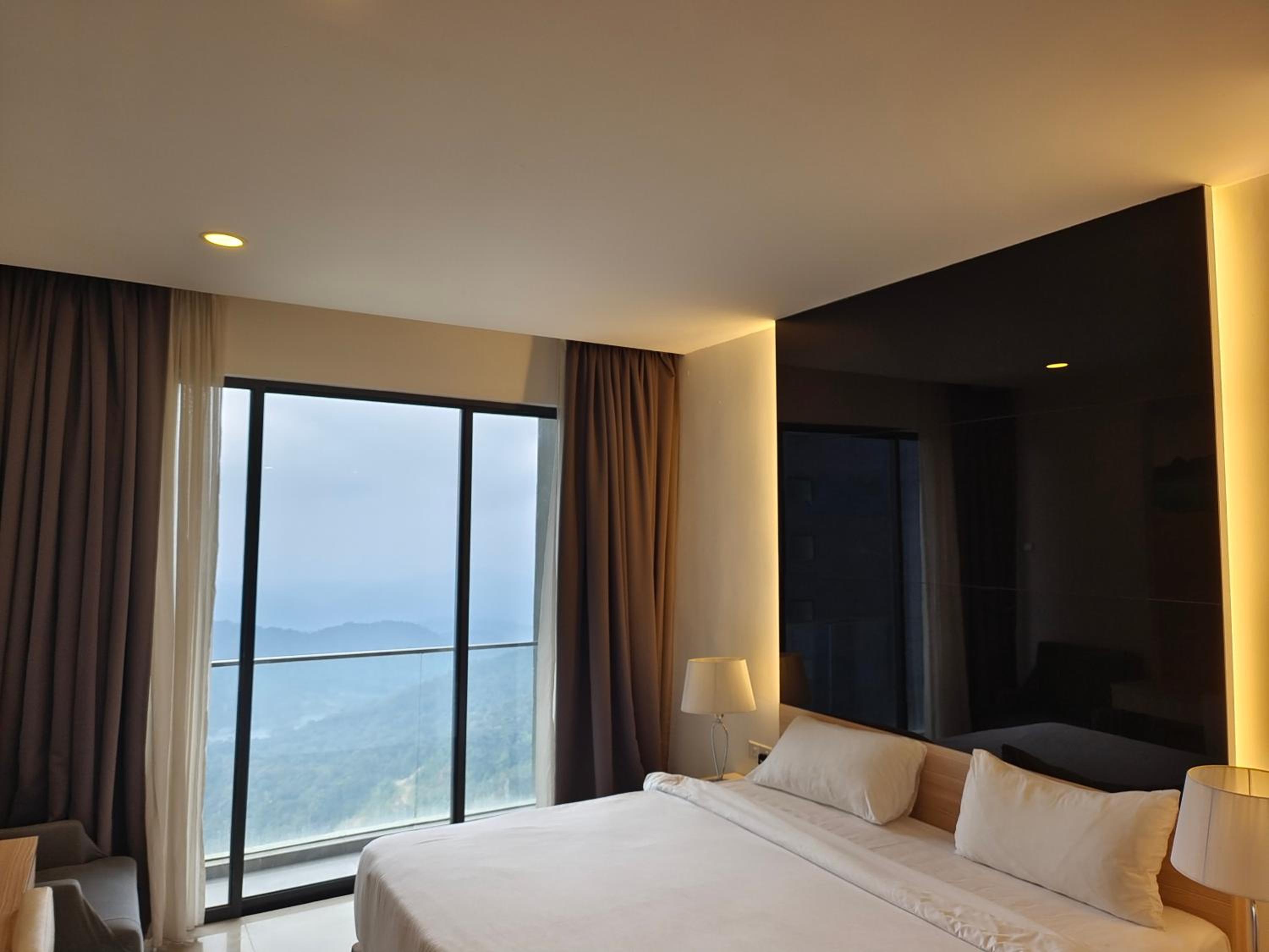 Genting Hilltop Homestay King & 5 framed bed for 7 photo 2