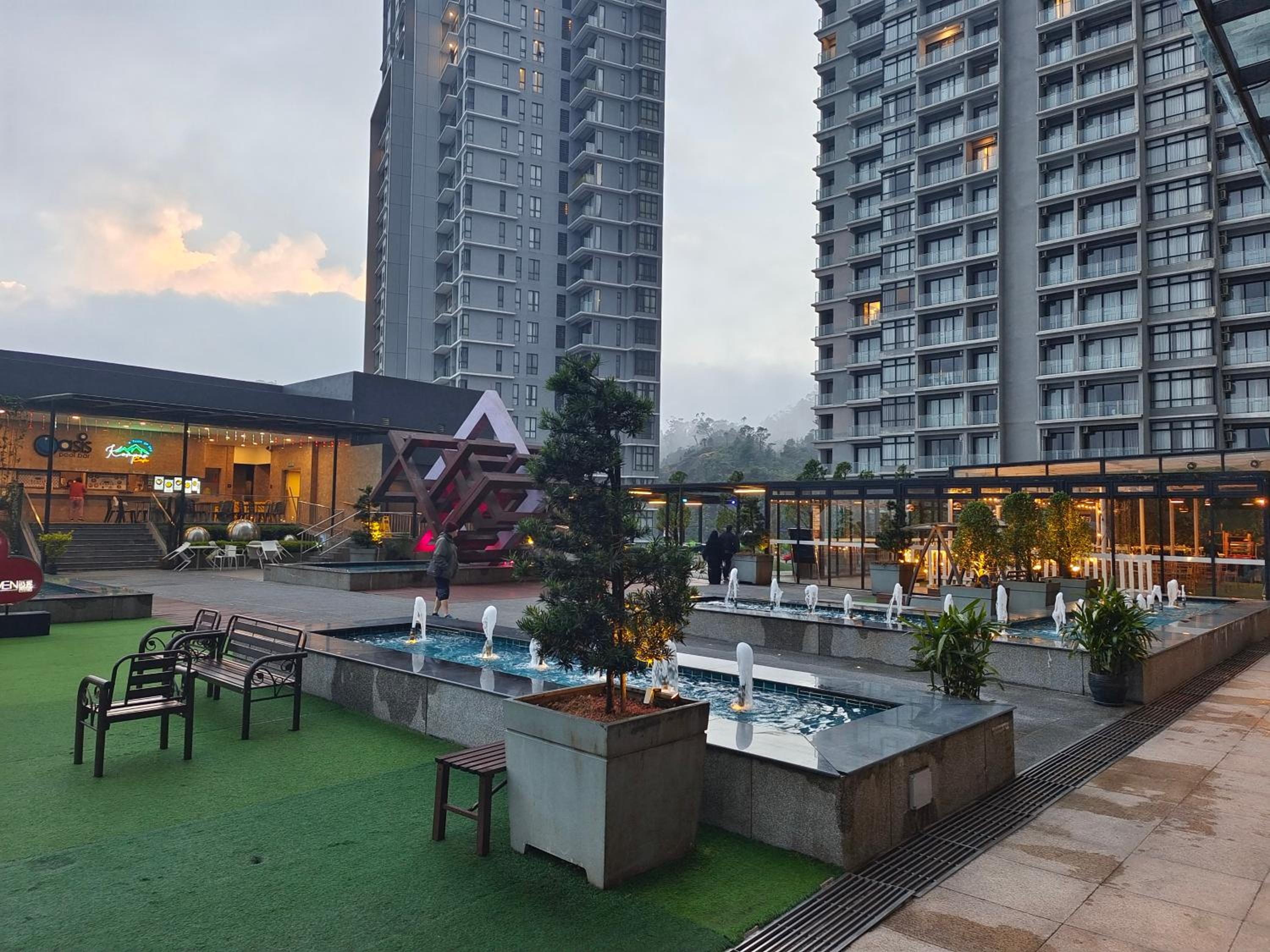 Genting Hilltop Homestay King & 5 framed bed for 7 photo 4