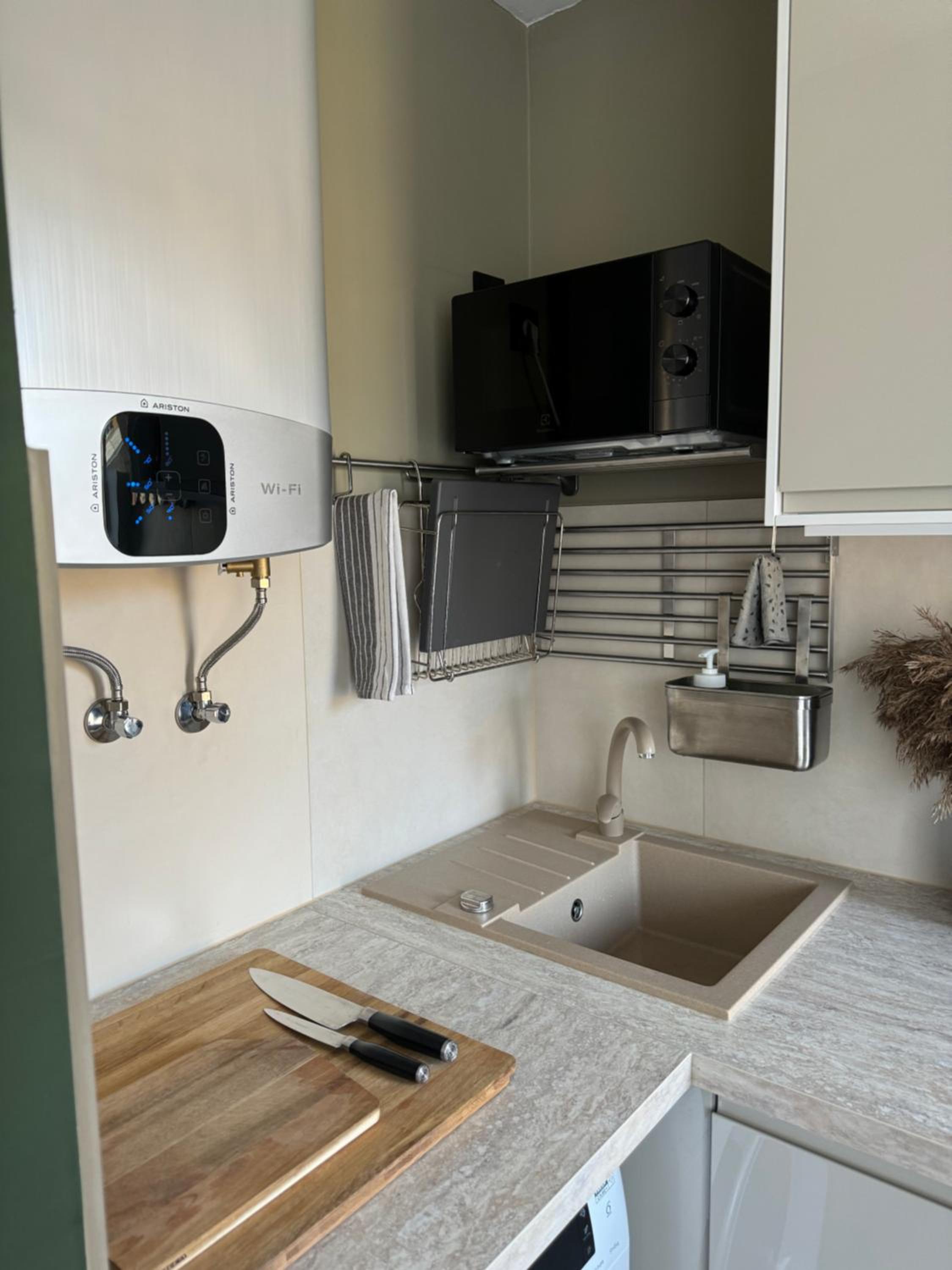 Premium Spotless Studio in the Heart of Piņķi, Quiet, Free Parking view 3