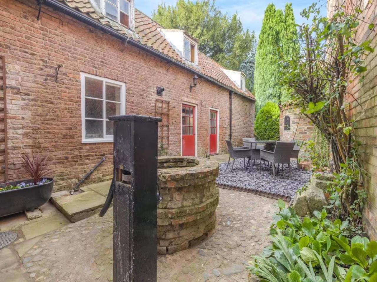 Papist Hall Cottages