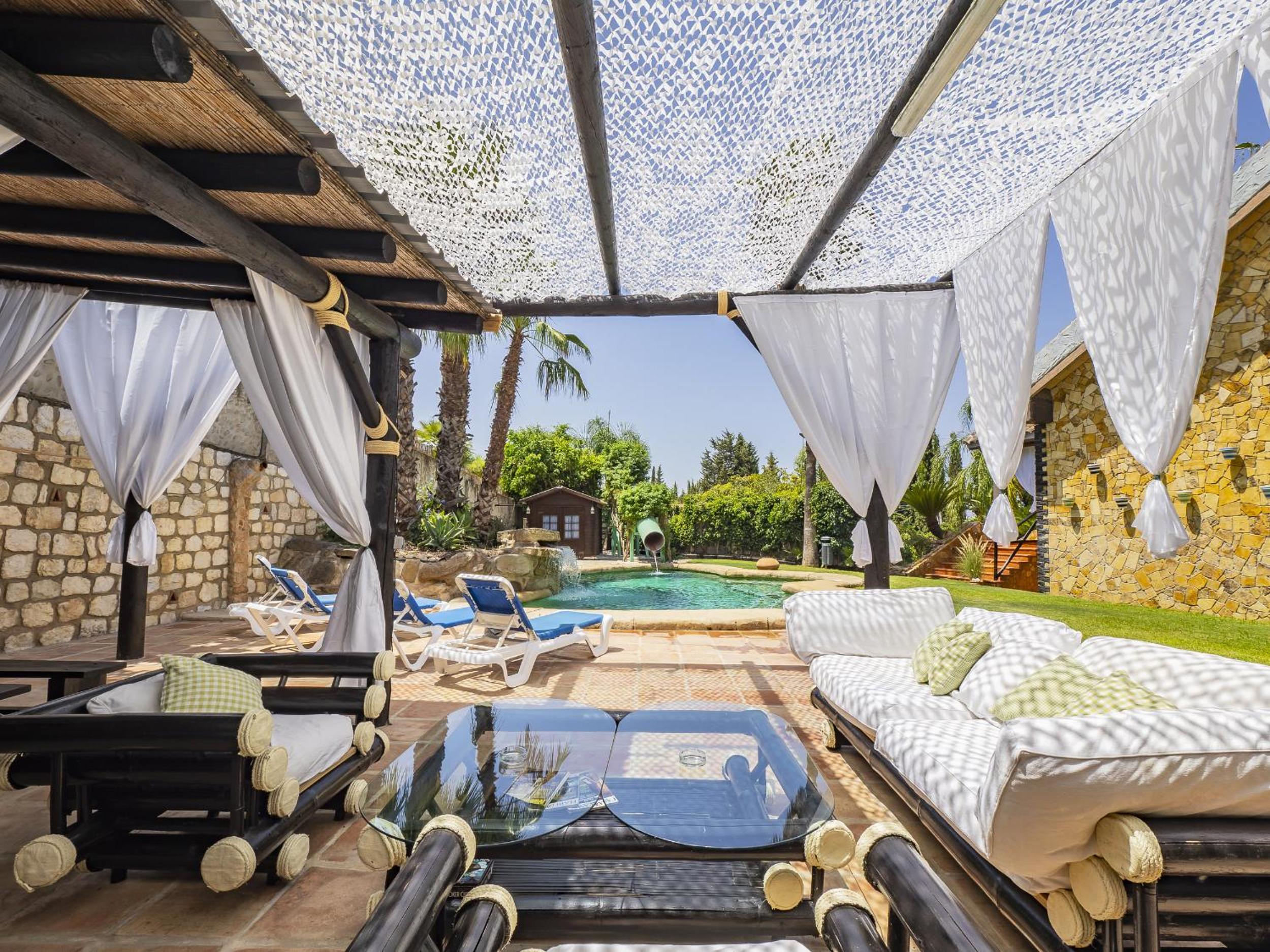Cubo's Whitestone Villa Family Fun
