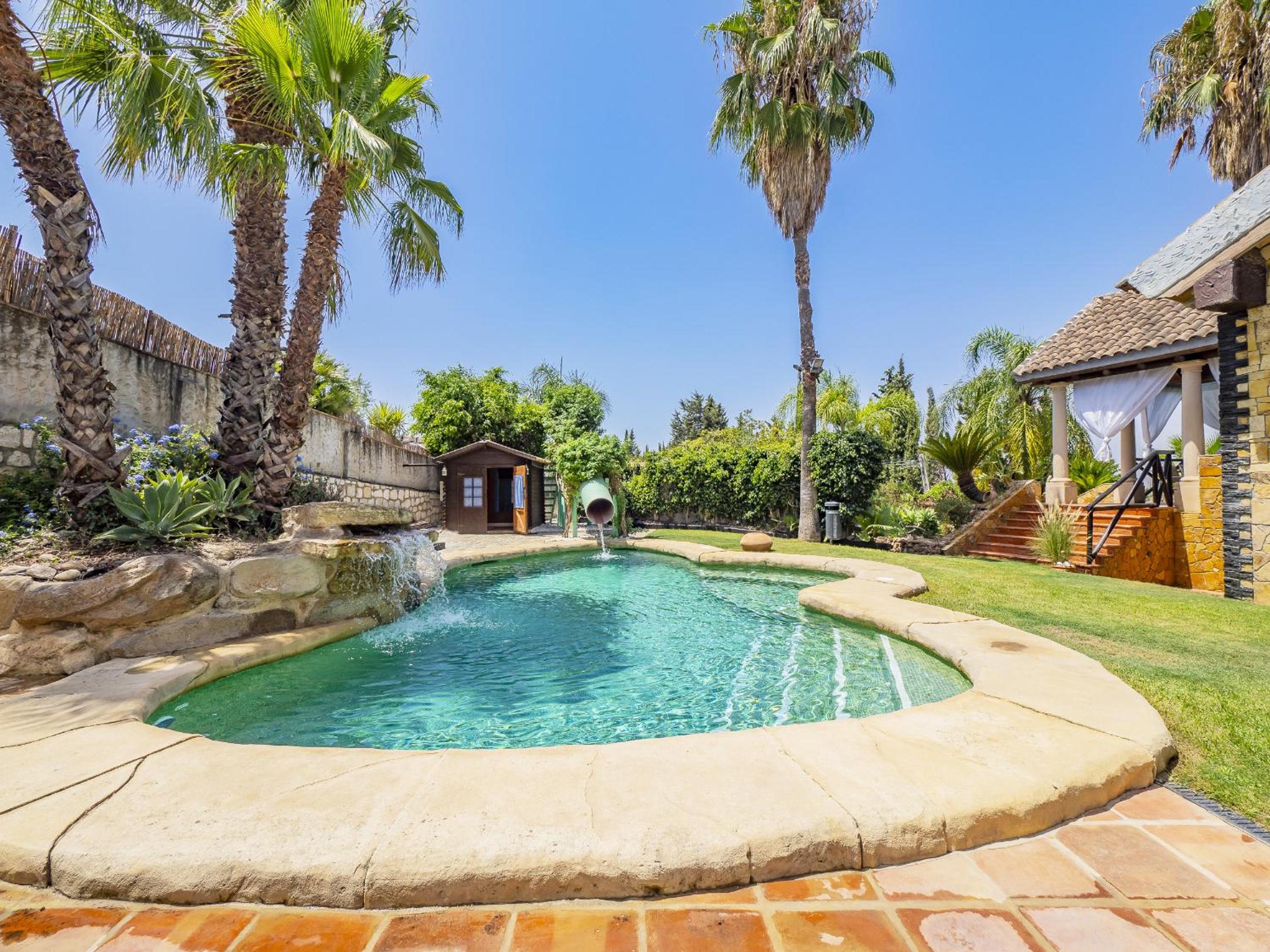 Cubo's Whitestone Villa Family Fun