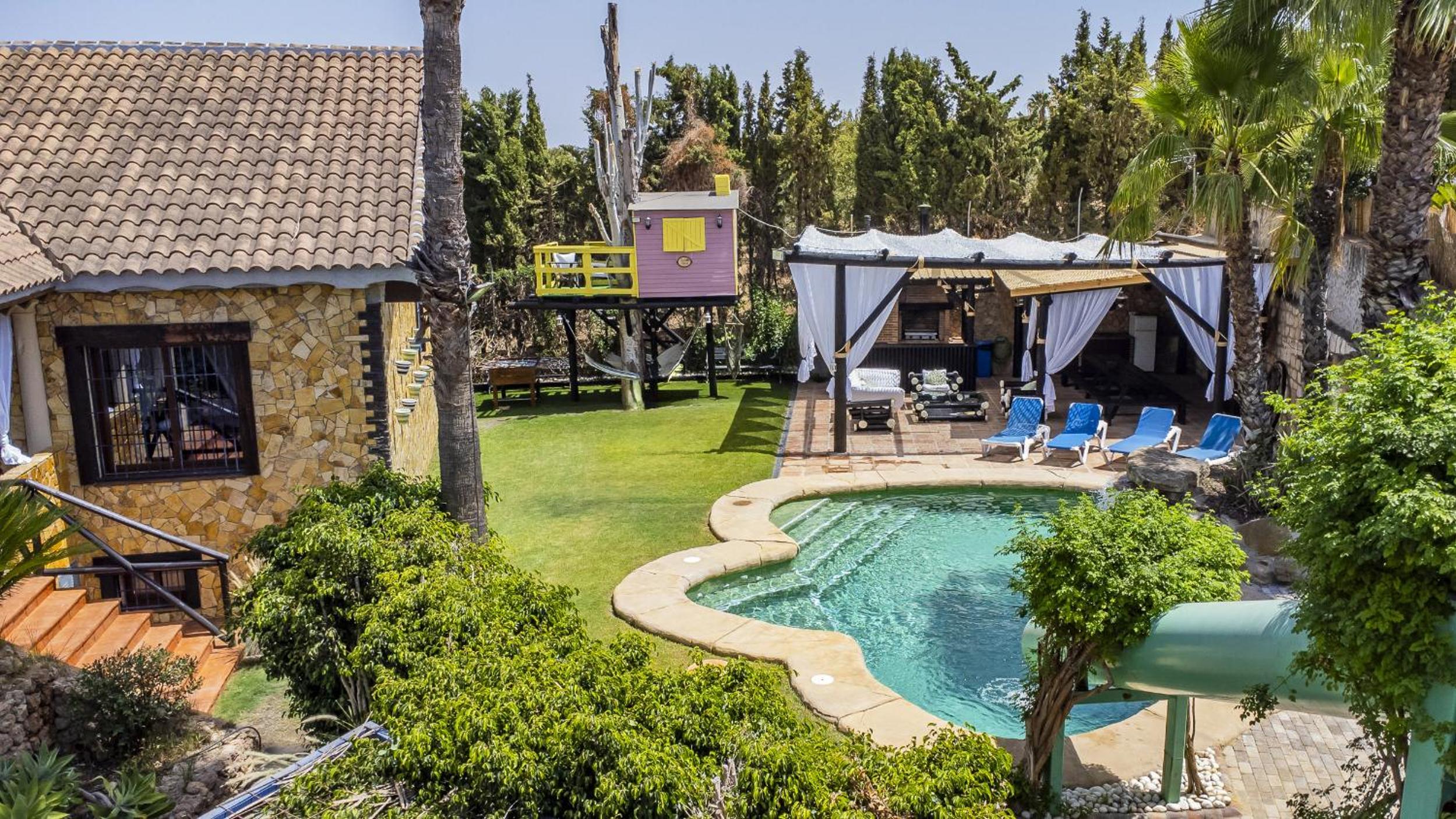 Cubo's Whitestone Villa Family Fun
