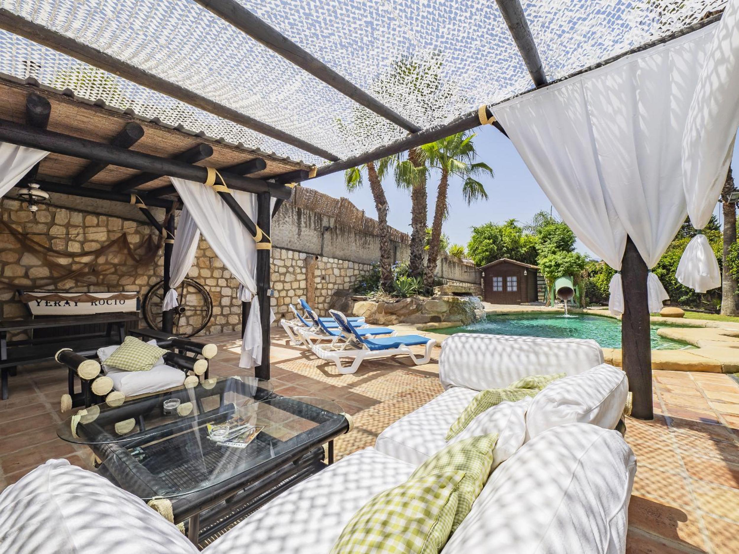 Cubo's Whitestone Villa Family Fun
