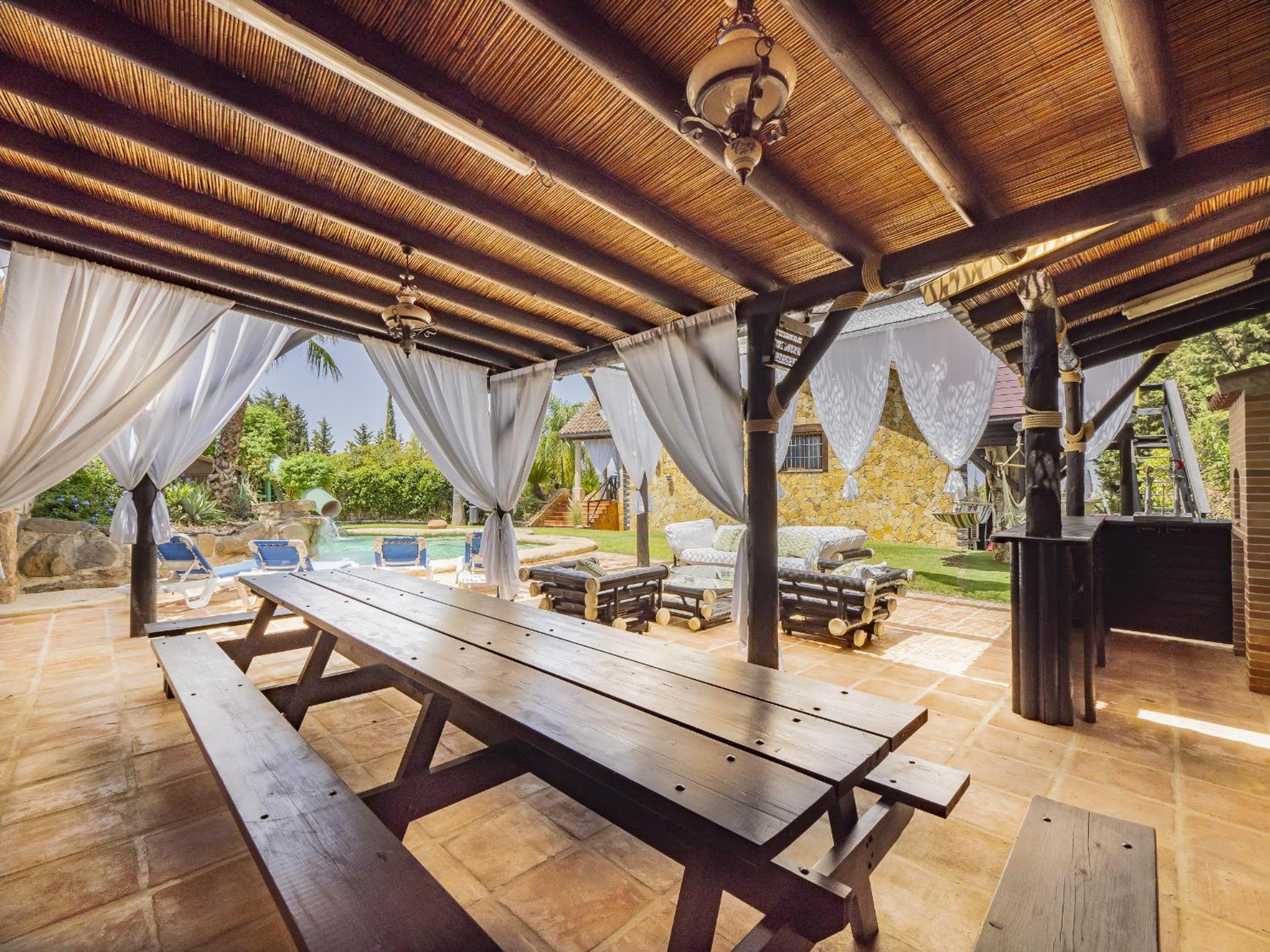 Cubo's Whitestone Villa Family Fun