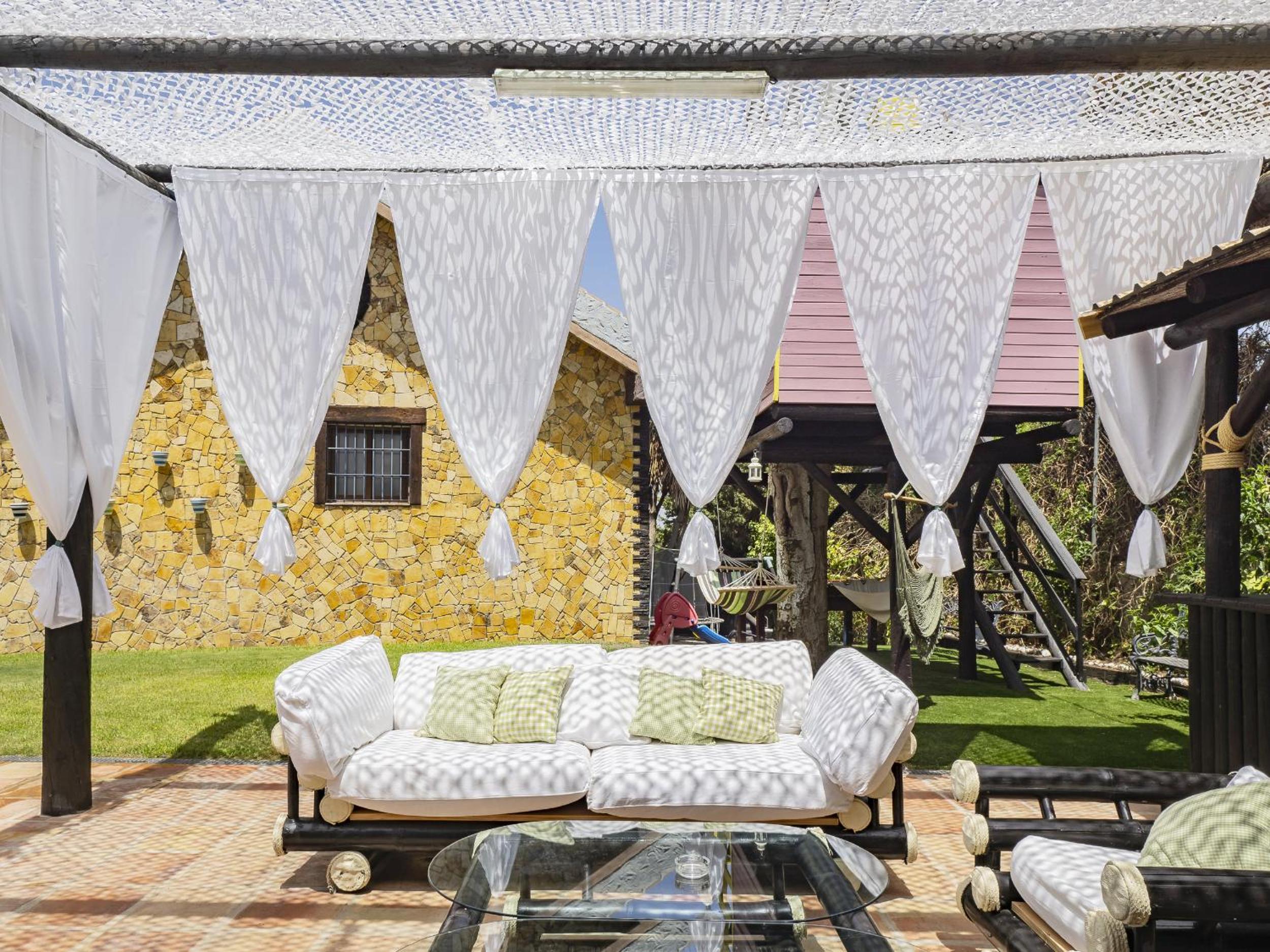 Cubo's Whitestone Villa Family Fun