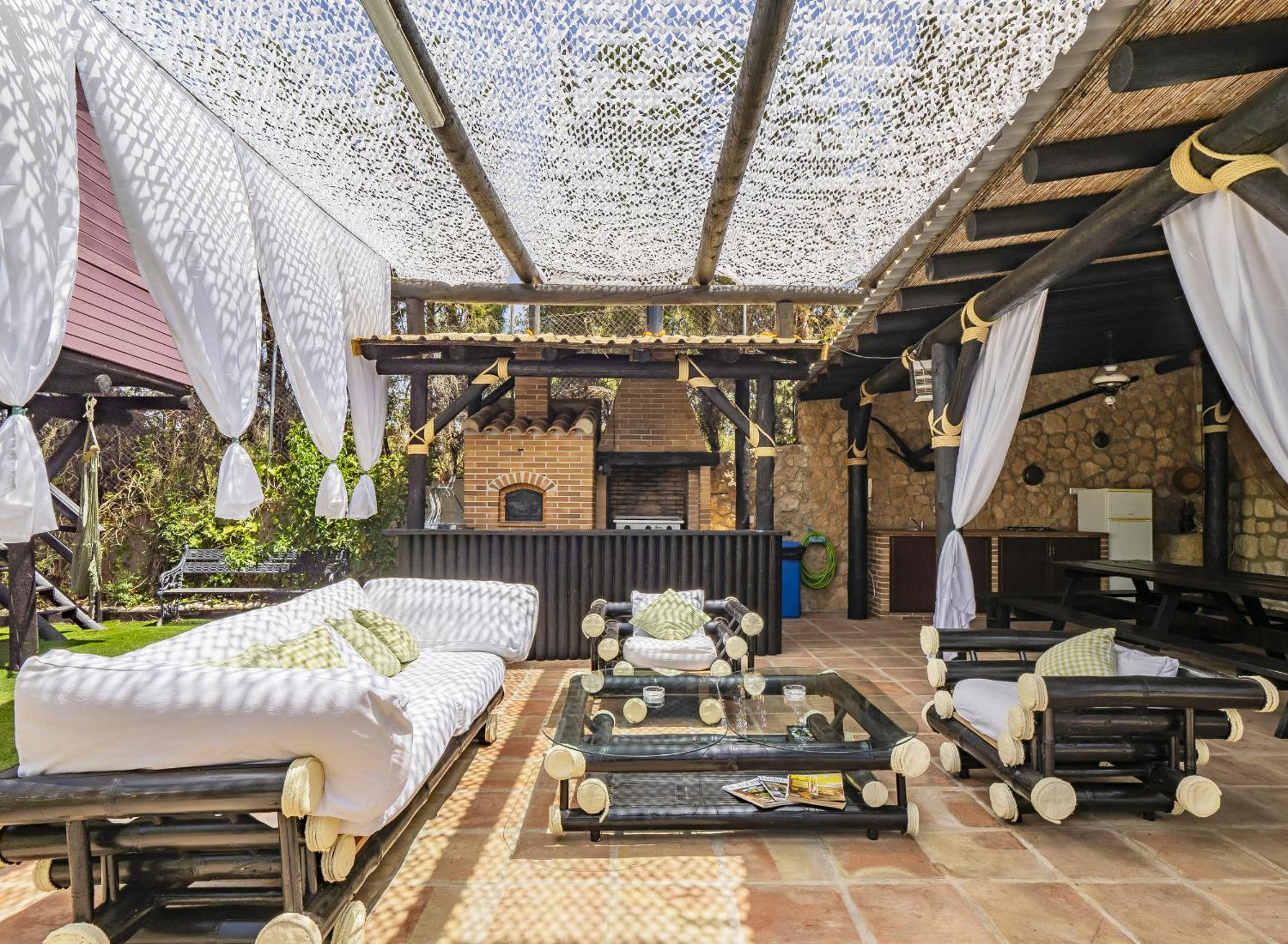 Cubo's Whitestone Villa Family Fun