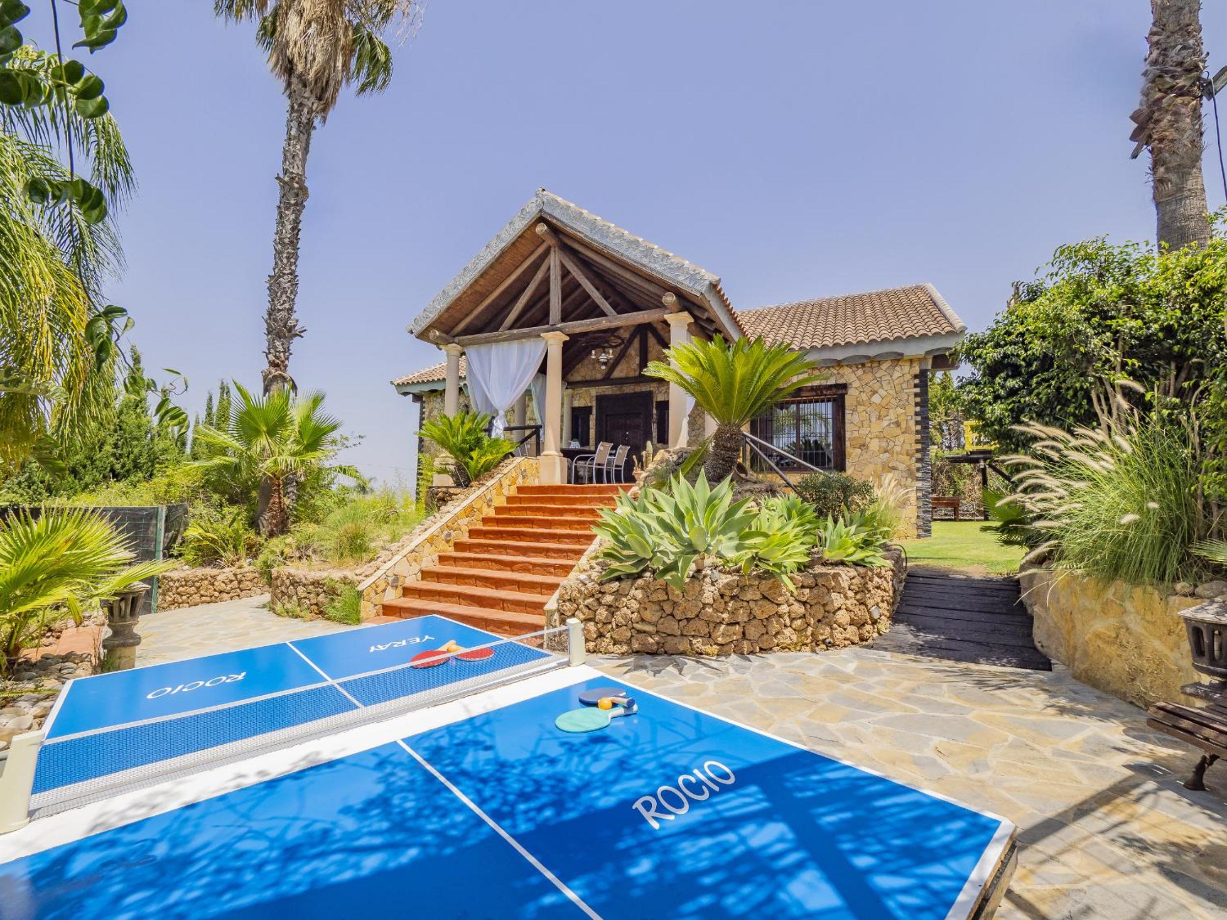 Cubo's Whitestone Villa Family Fun