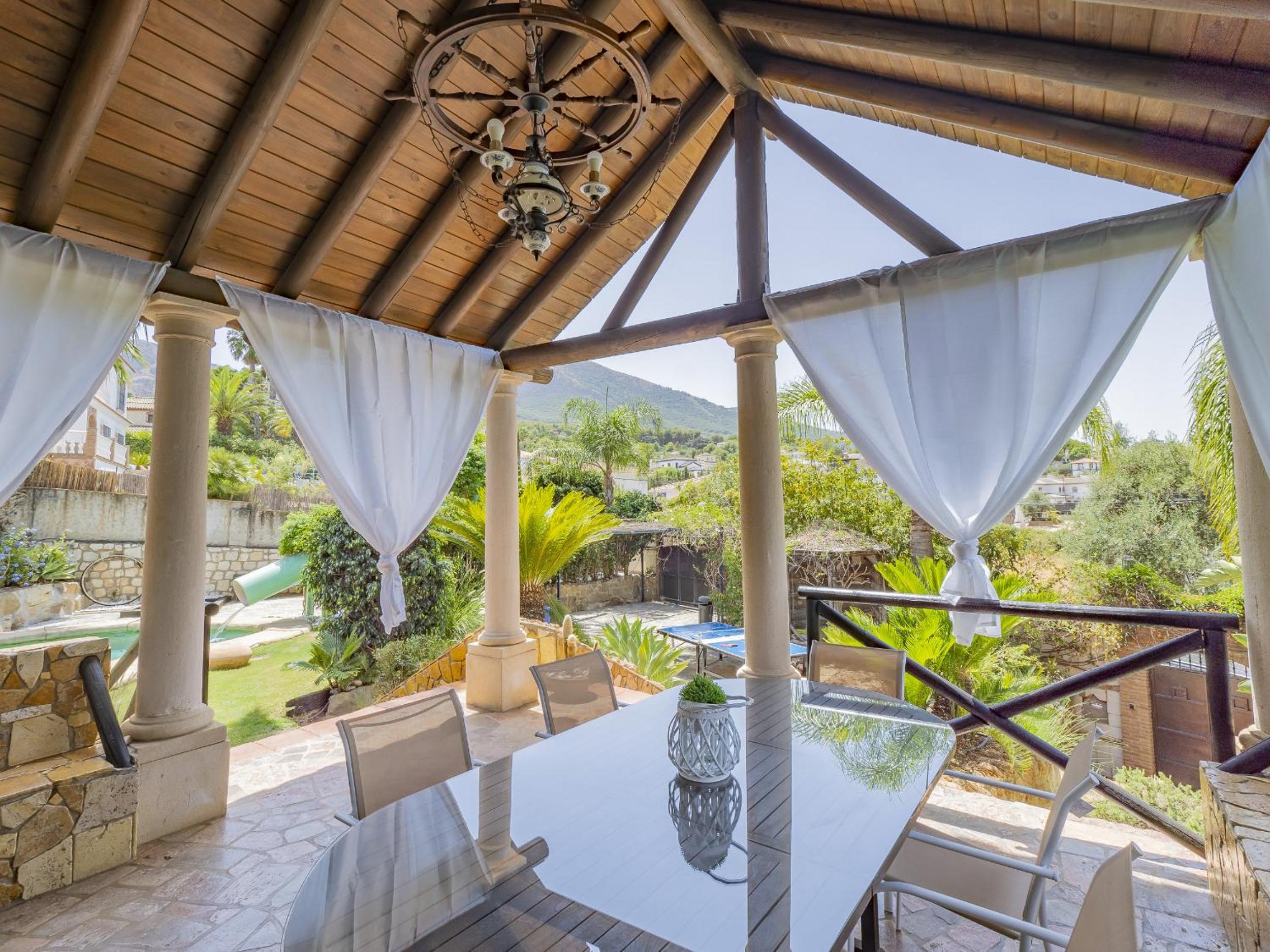 Cubo's Whitestone Villa Family Fun