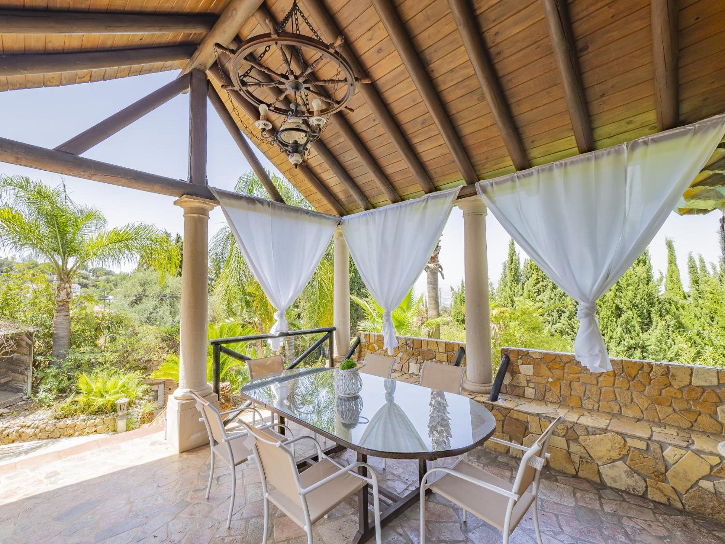 Cubo's Whitestone Villa Family Fun