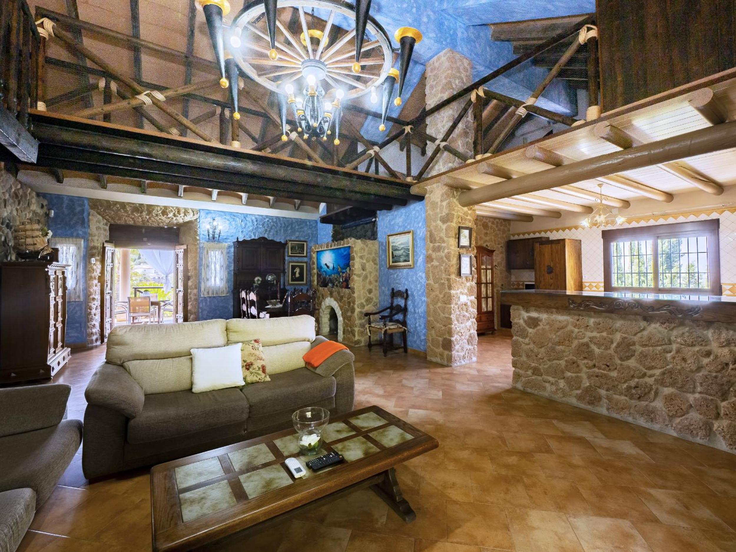 Cubo's Whitestone Villa Family Fun