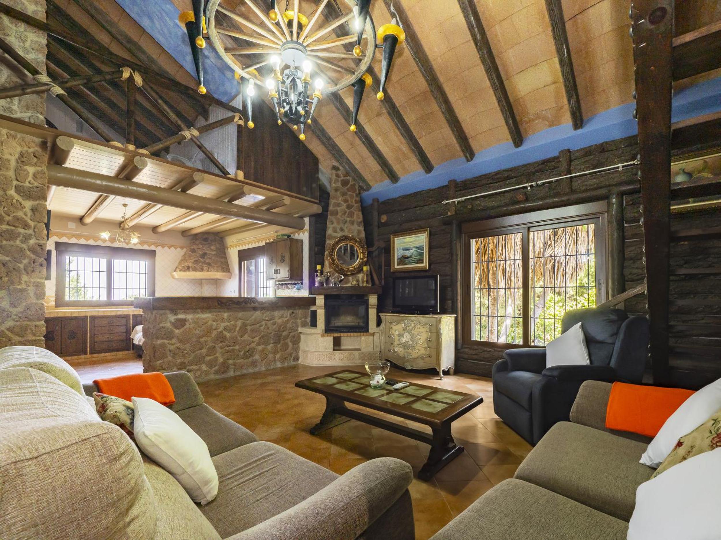 Cubo's Whitestone Villa Family Fun