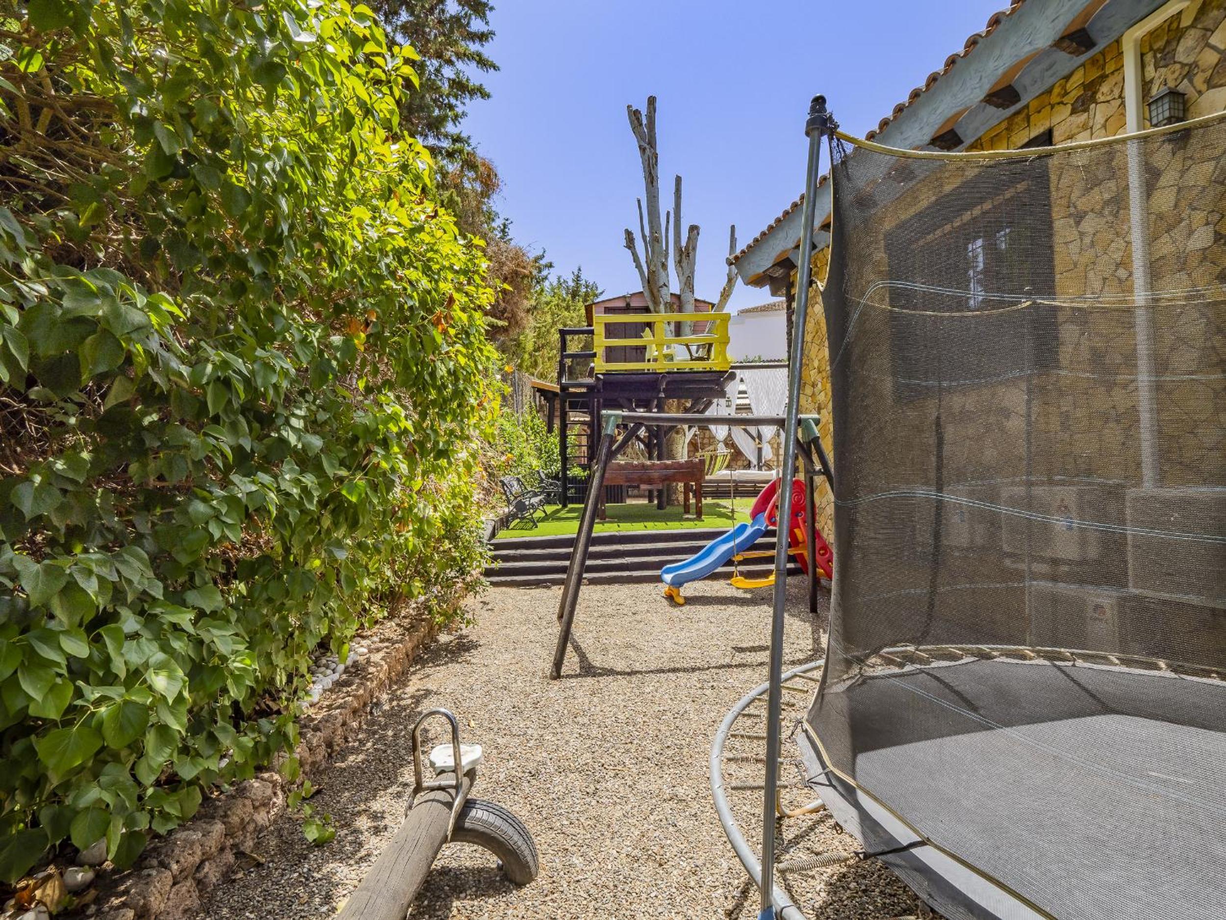 Cubo's Whitestone Villa Family Fun