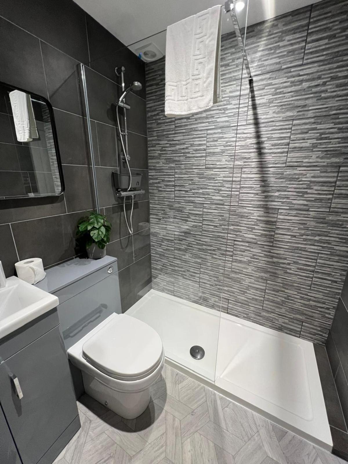 The Globe Apartments and Bedrooms