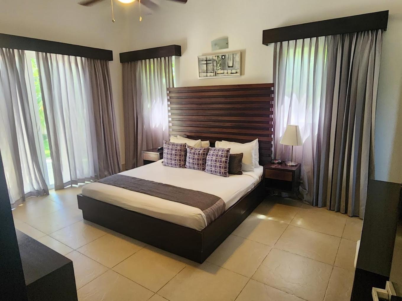 King Alexandre's Crown Villas