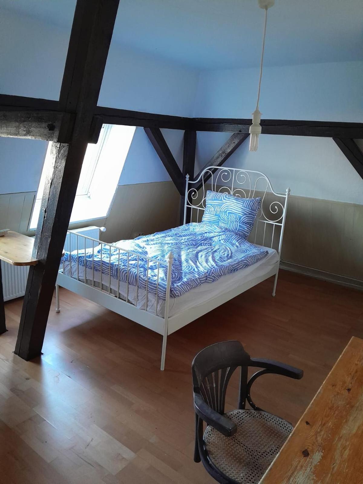 WG-Zimmer in Villendachgeschoß nahe am Bahnhof