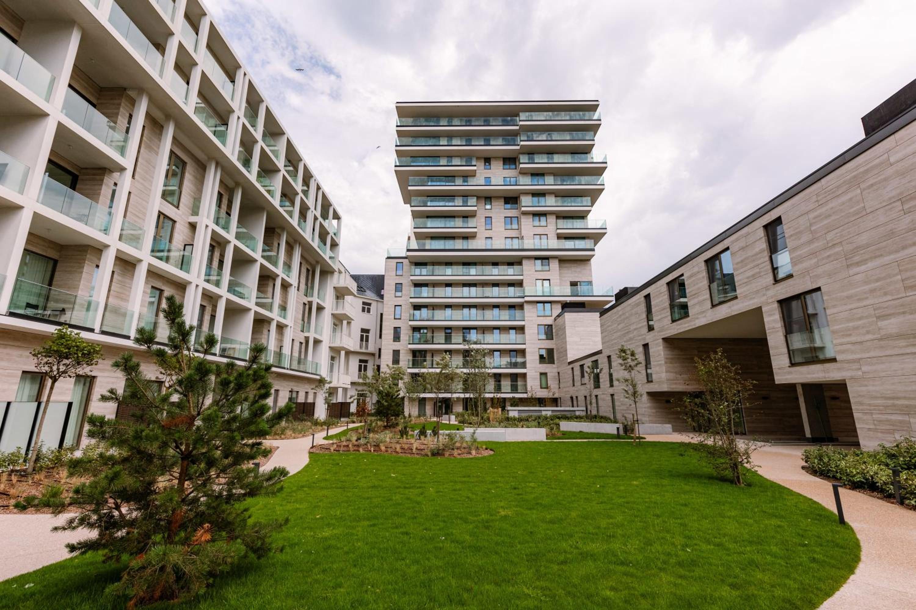 Huswell - Stunning seafront apartment with modern comforts and dike views
