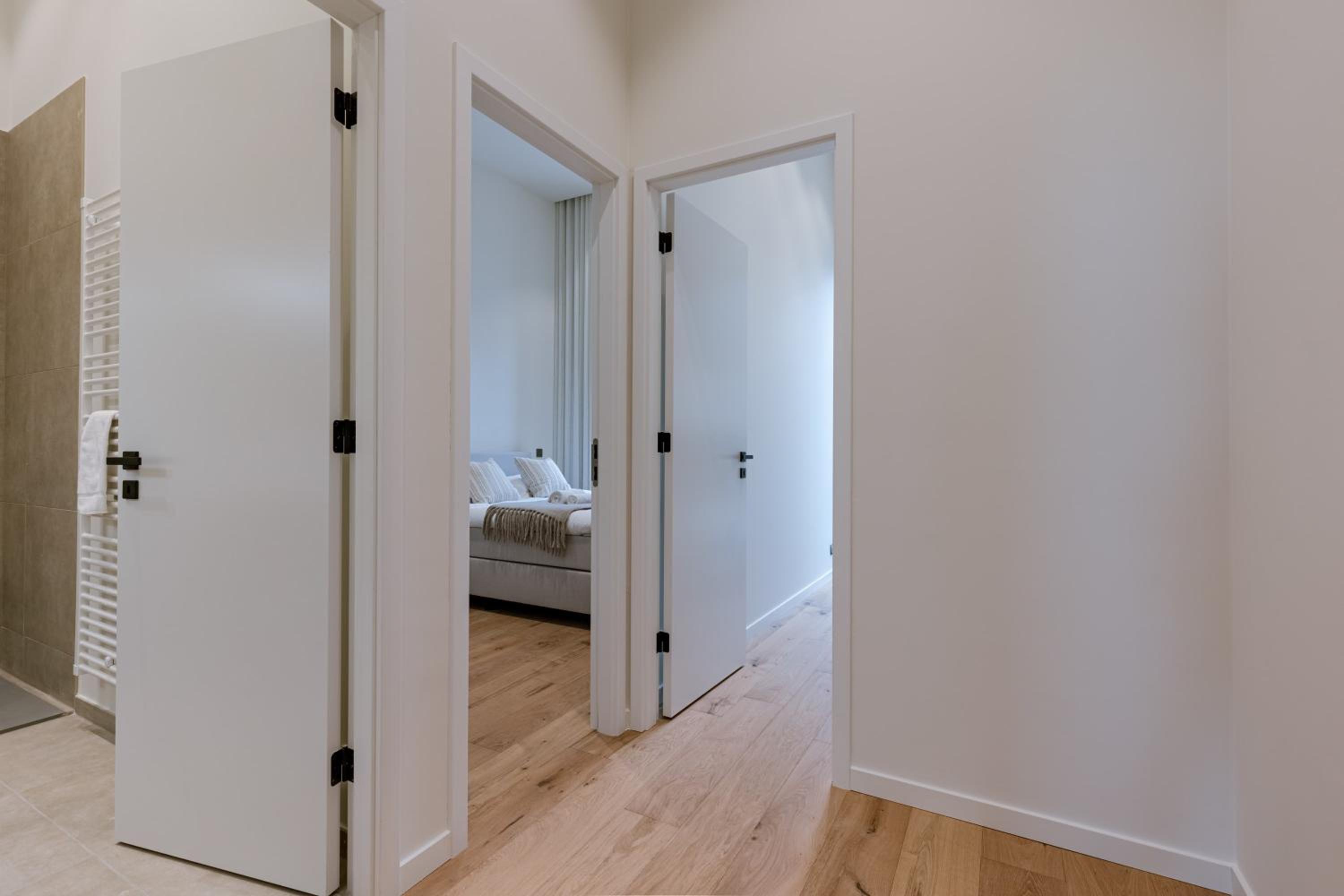 Huswell - Stunning seafront apartment with modern comforts and dike views
