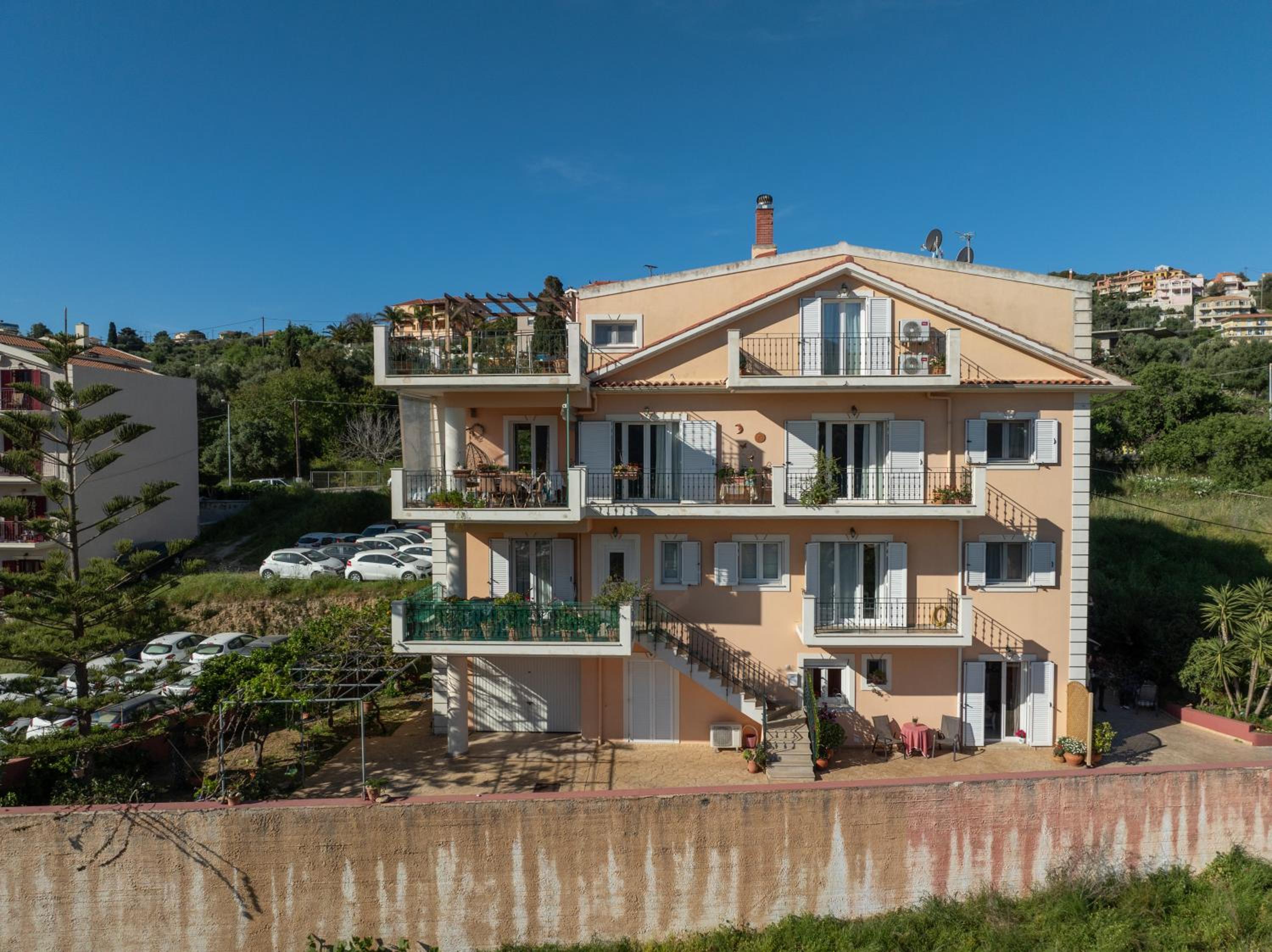 Elisso Apartment