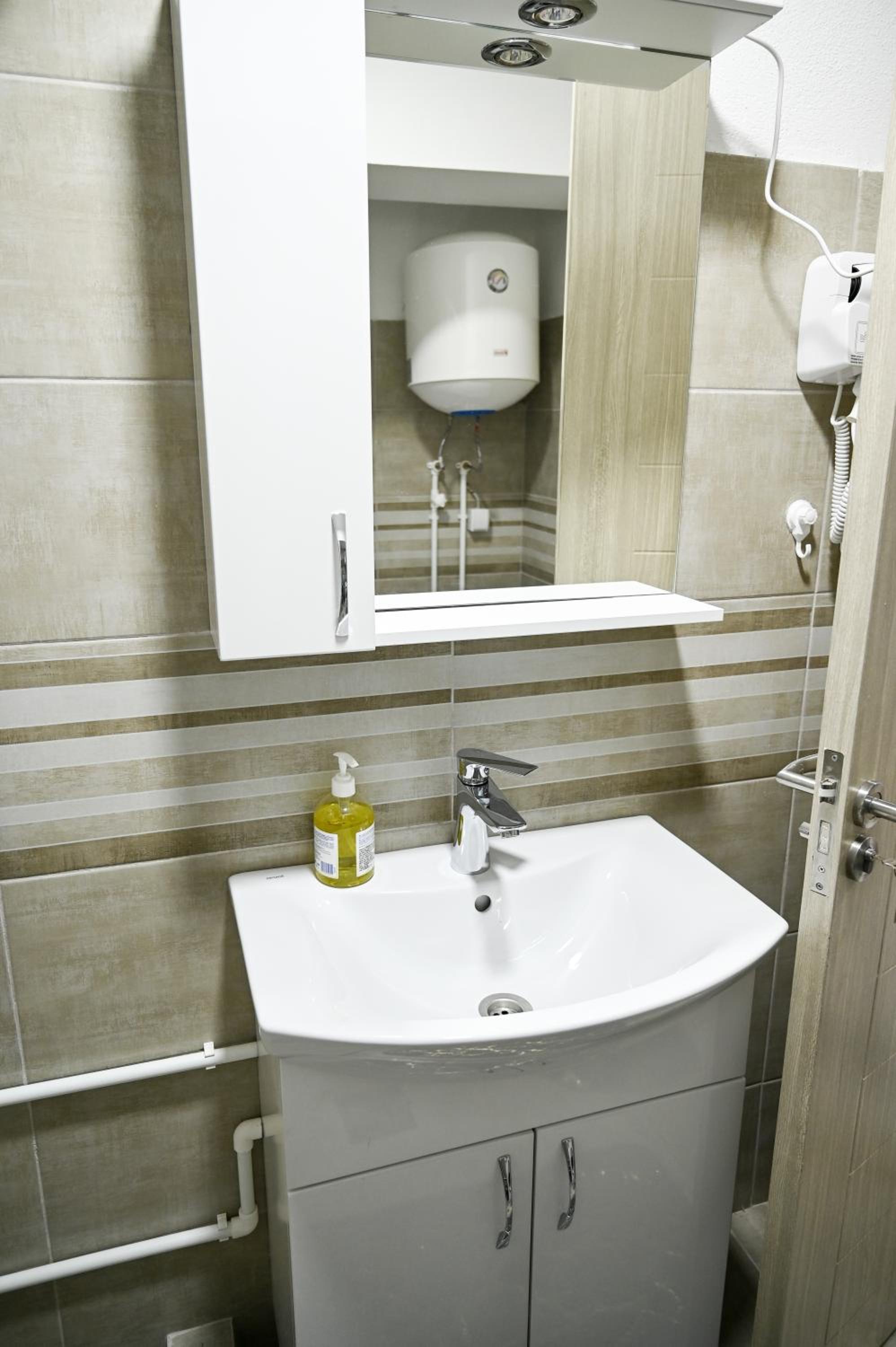 Apartments with Free Parking view 4