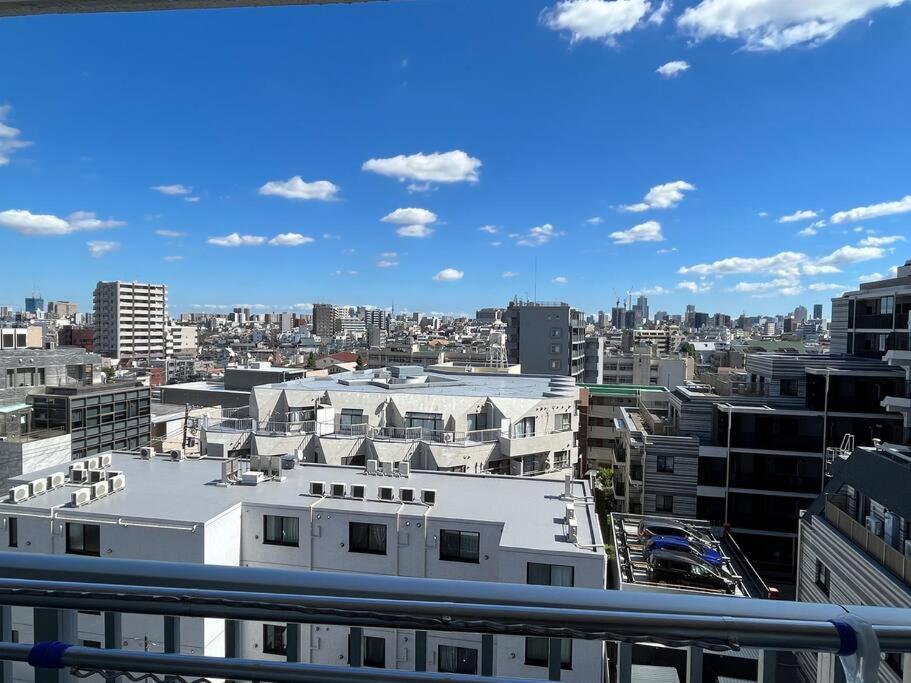 Spacious 1120feet , 3-Bedroom Apartment near Ikebukuro, 2 Minutes to Train