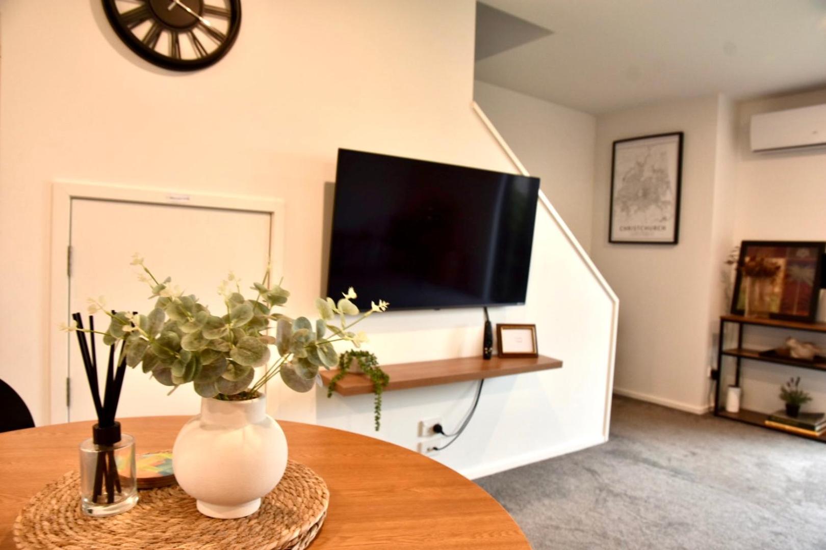 Cosy Townhouse Close to Wolfbook Arena One KM Away From Railway Station With Rare Onsite EV Car Park view 2