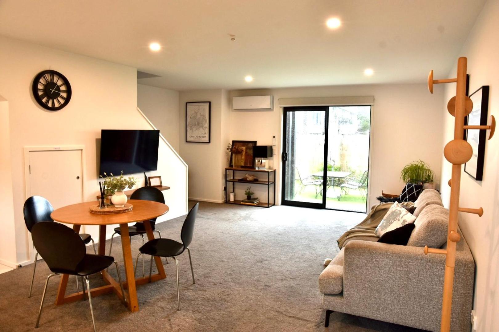 Cosy Townhouse Close to Wolfbook Arena One KM Away From Railway Station With Rare Onsite EV Car Park view 5