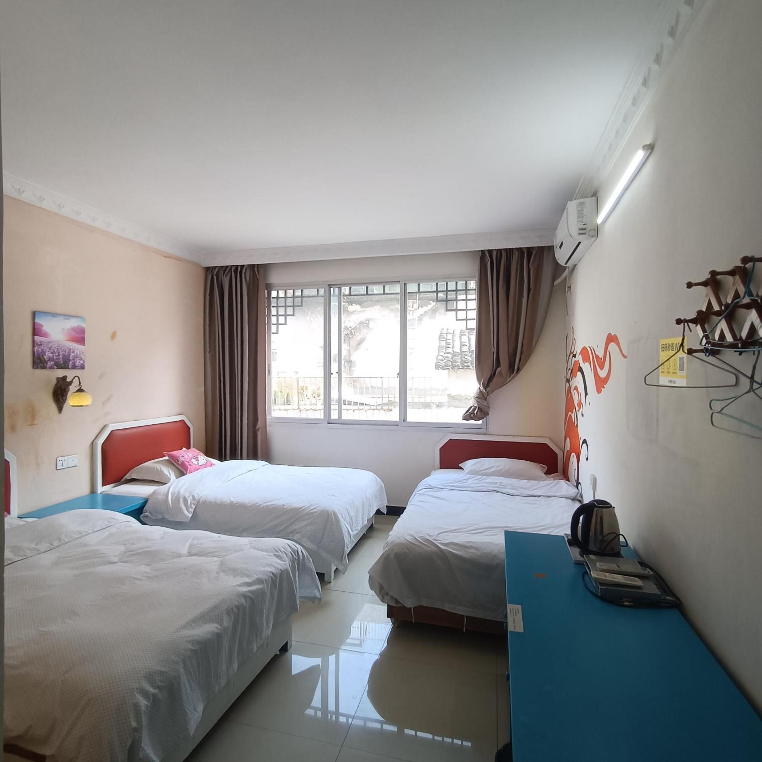 Yangshuo How Flowers Hostel & Party Coliving Coworking Nomads