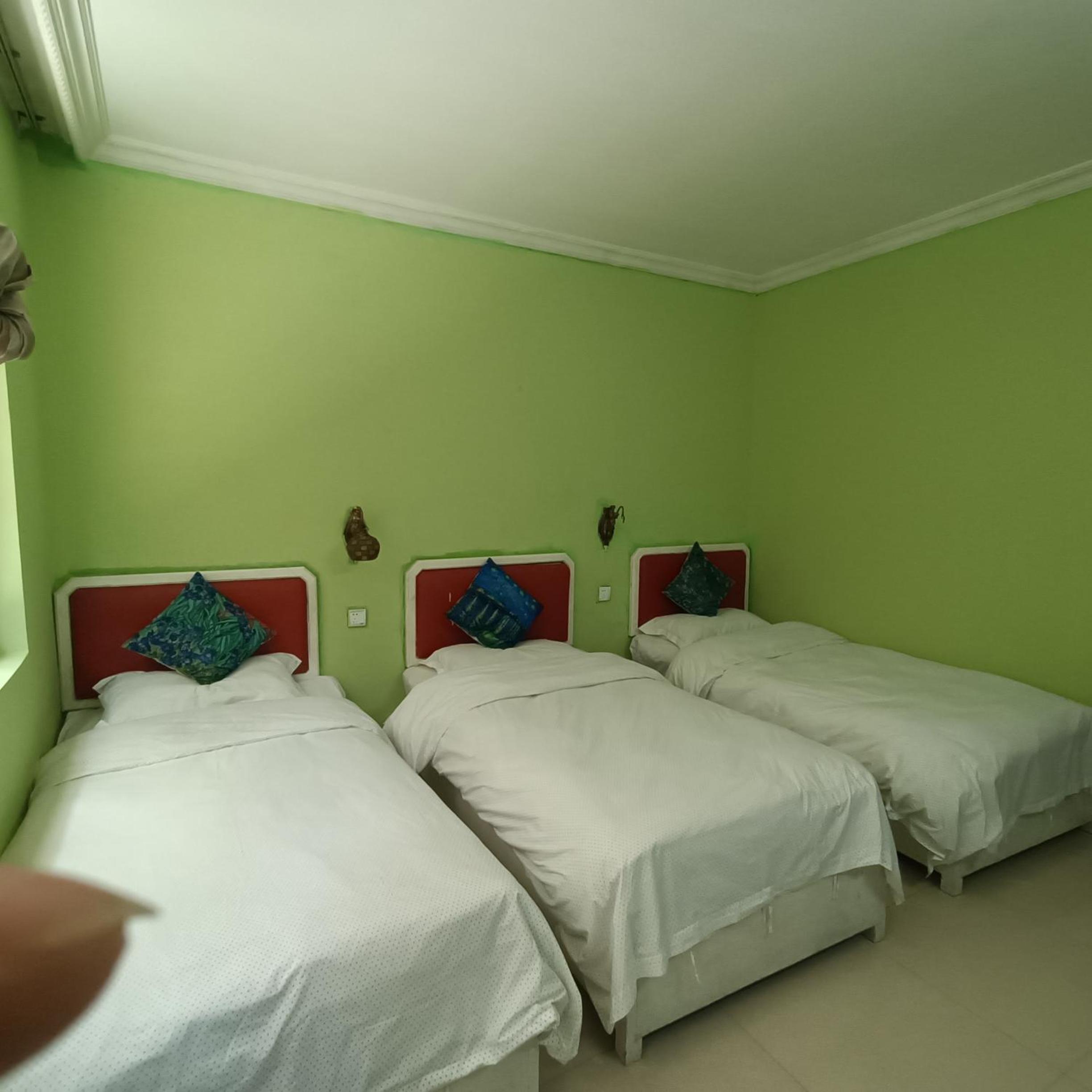 Yangshuo How Flowers Hostel & Party Coliving Coworking Nomads