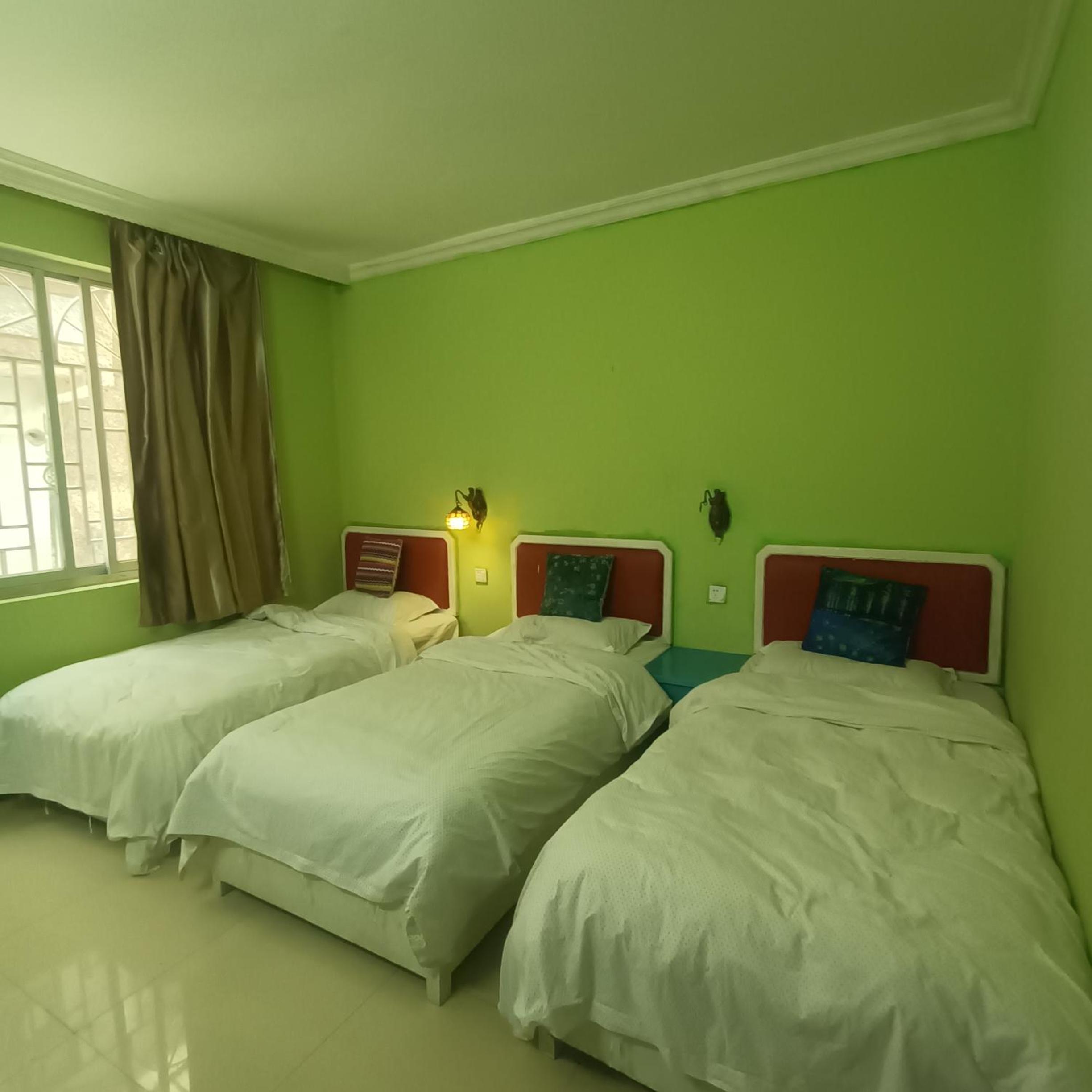 Yangshuo How Flowers Hostel & Party Coliving Coworking Nomads