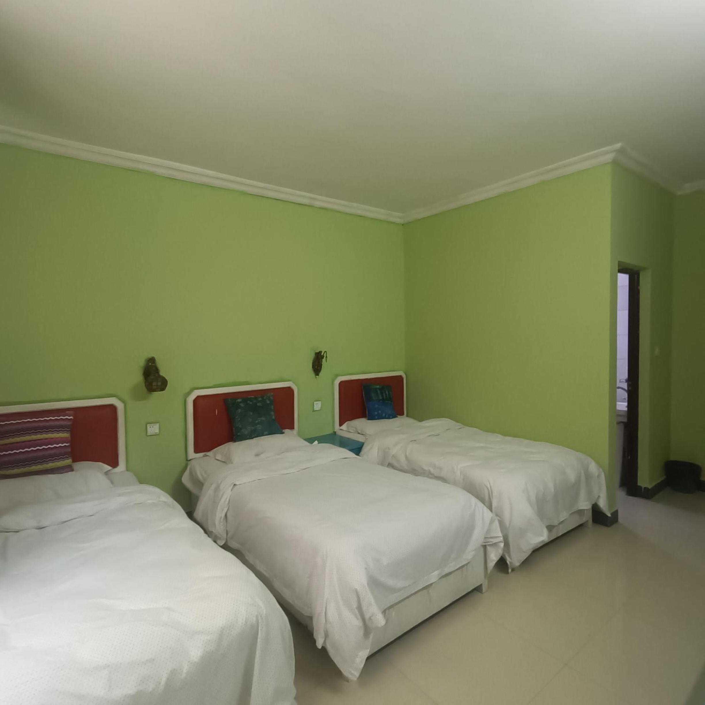Yangshuo How Flowers Hostel & Party Coliving Coworking Nomads