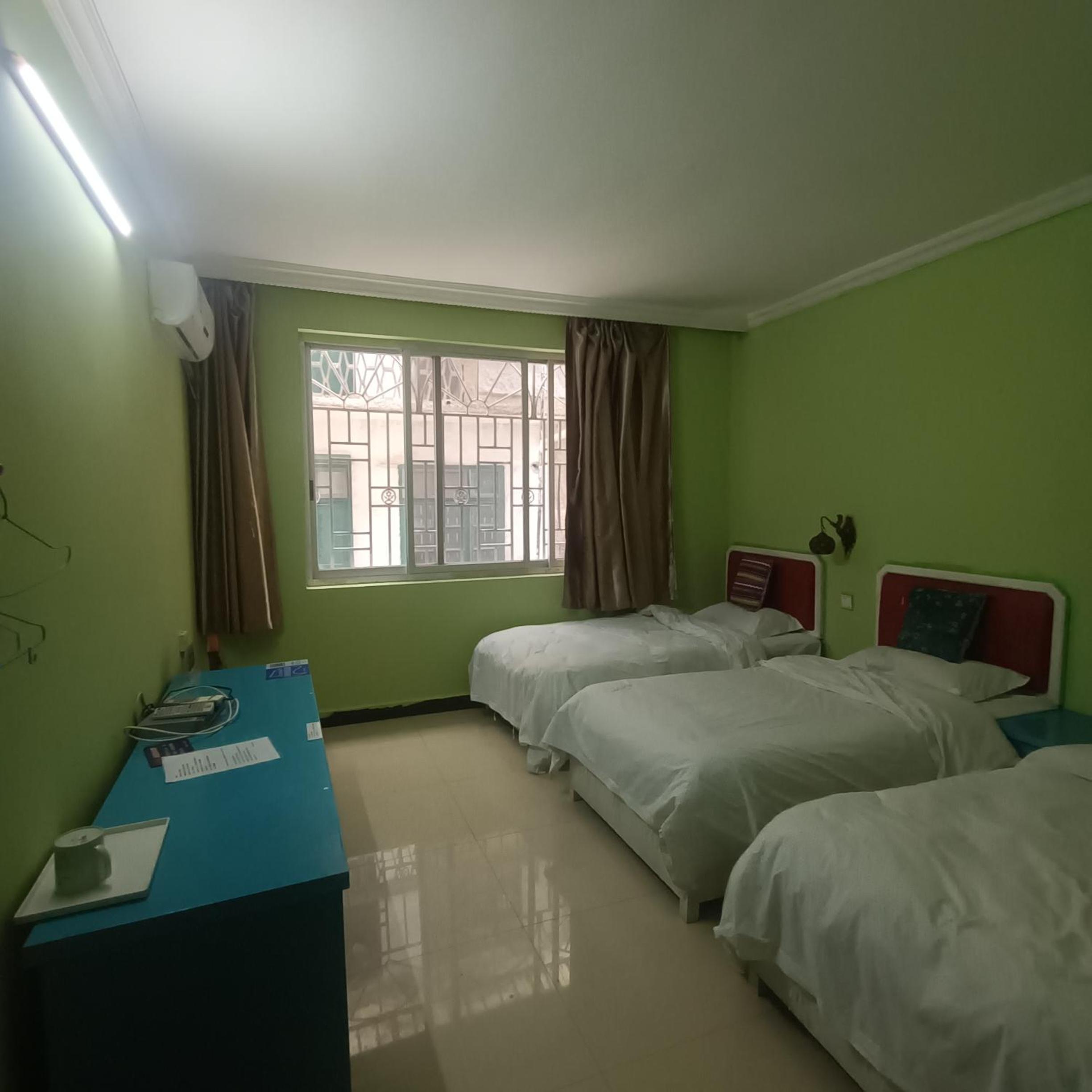 Yangshuo How Flowers Hostel & Party Coliving Coworking Nomads