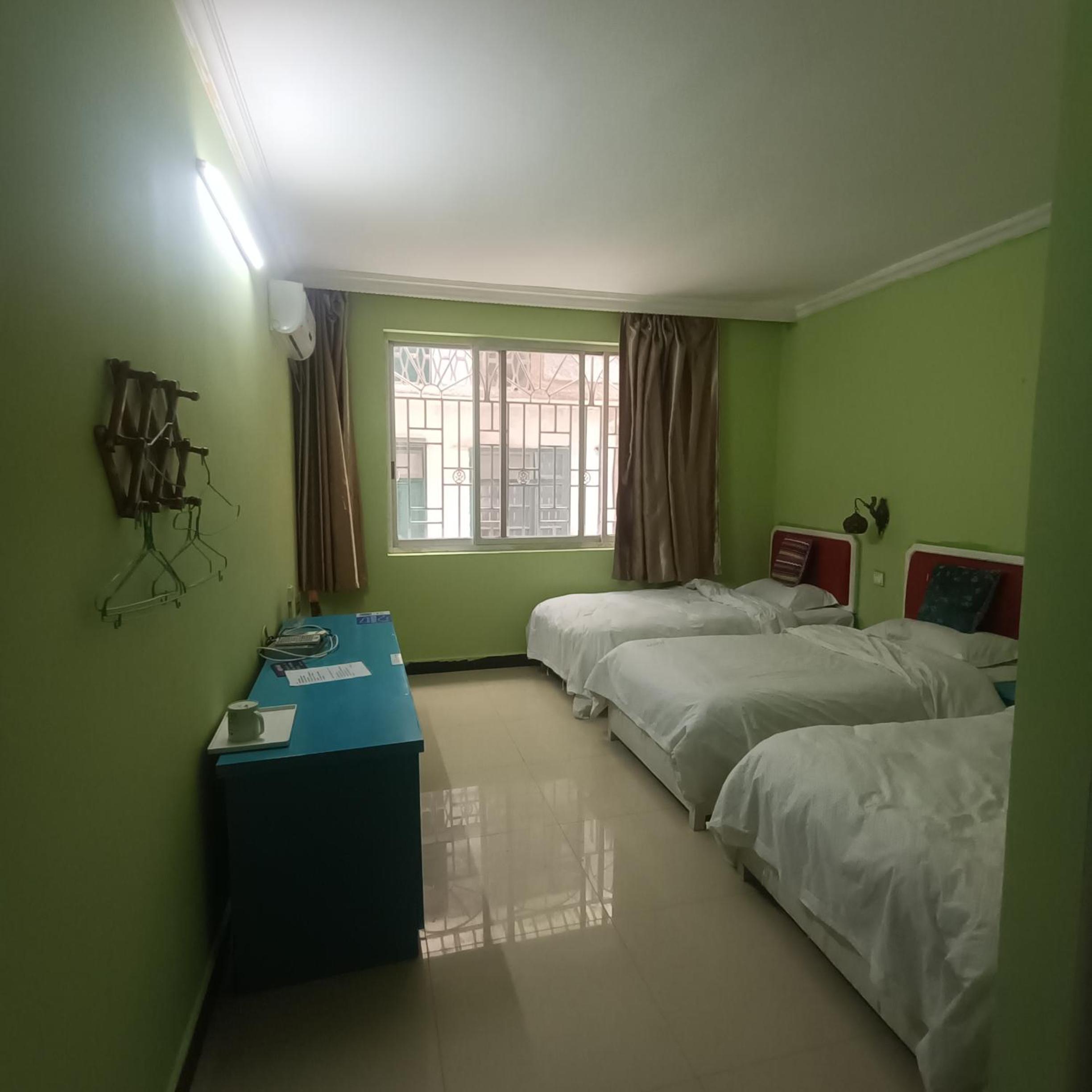 Yangshuo How Flowers Hostel & Party Coliving Coworking Nomads