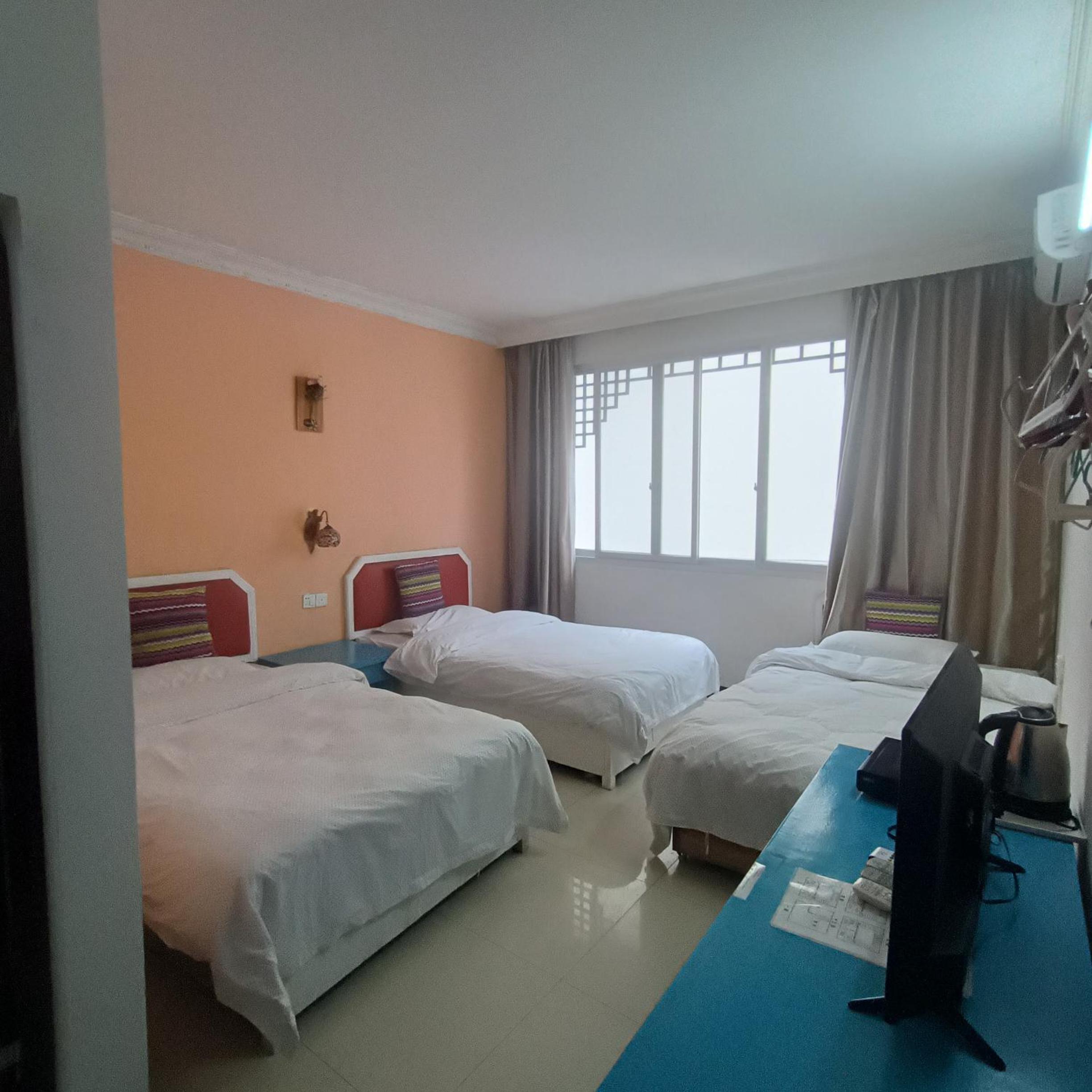 Yangshuo How Flowers Hostel & Party Coliving Coworking Nomads