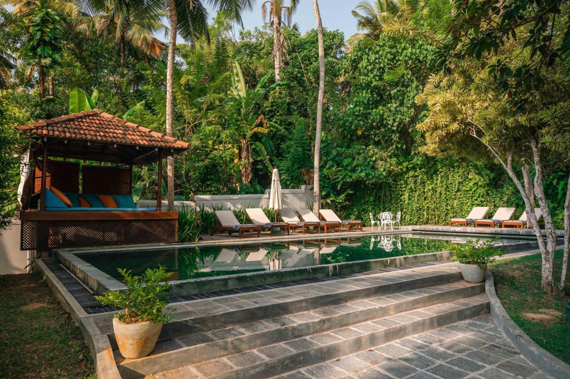 Hotel Coconut Grove - Image 1