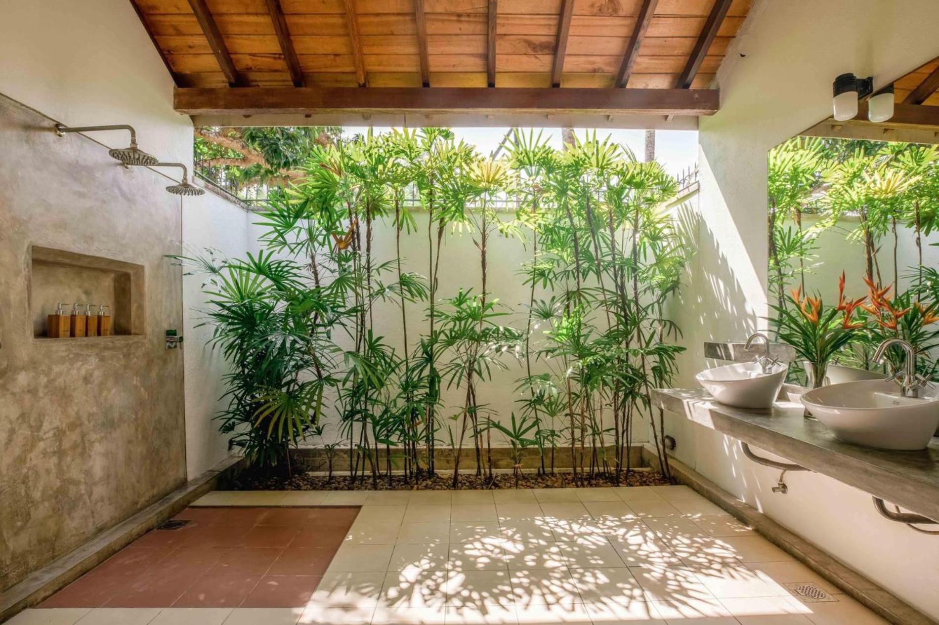 Coconut Grove villa w cook pool