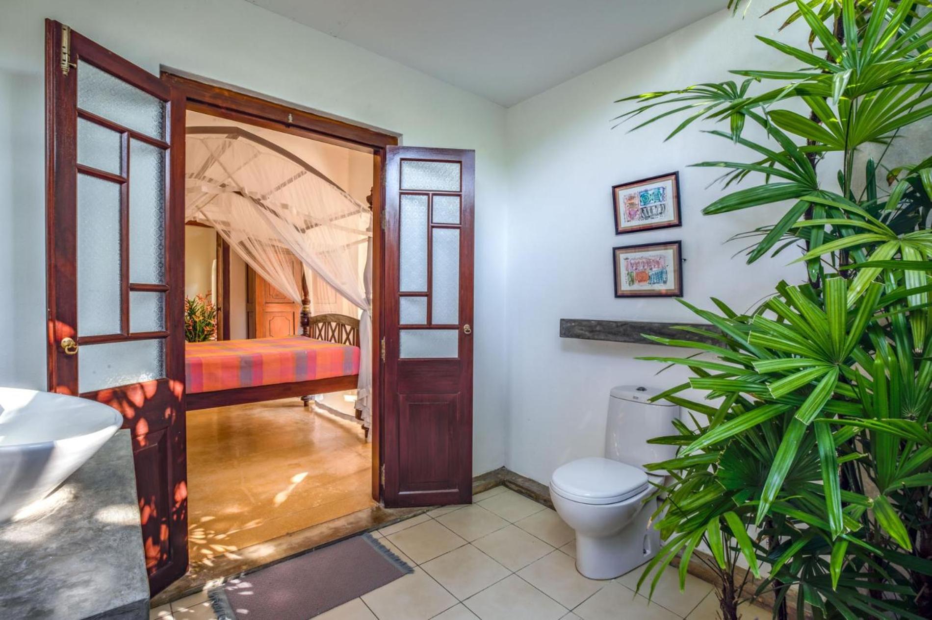 Coconut Grove villa w cook pool