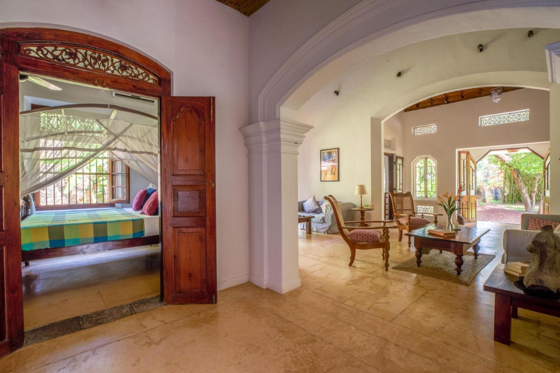 Coconut Grove villa w cook pool