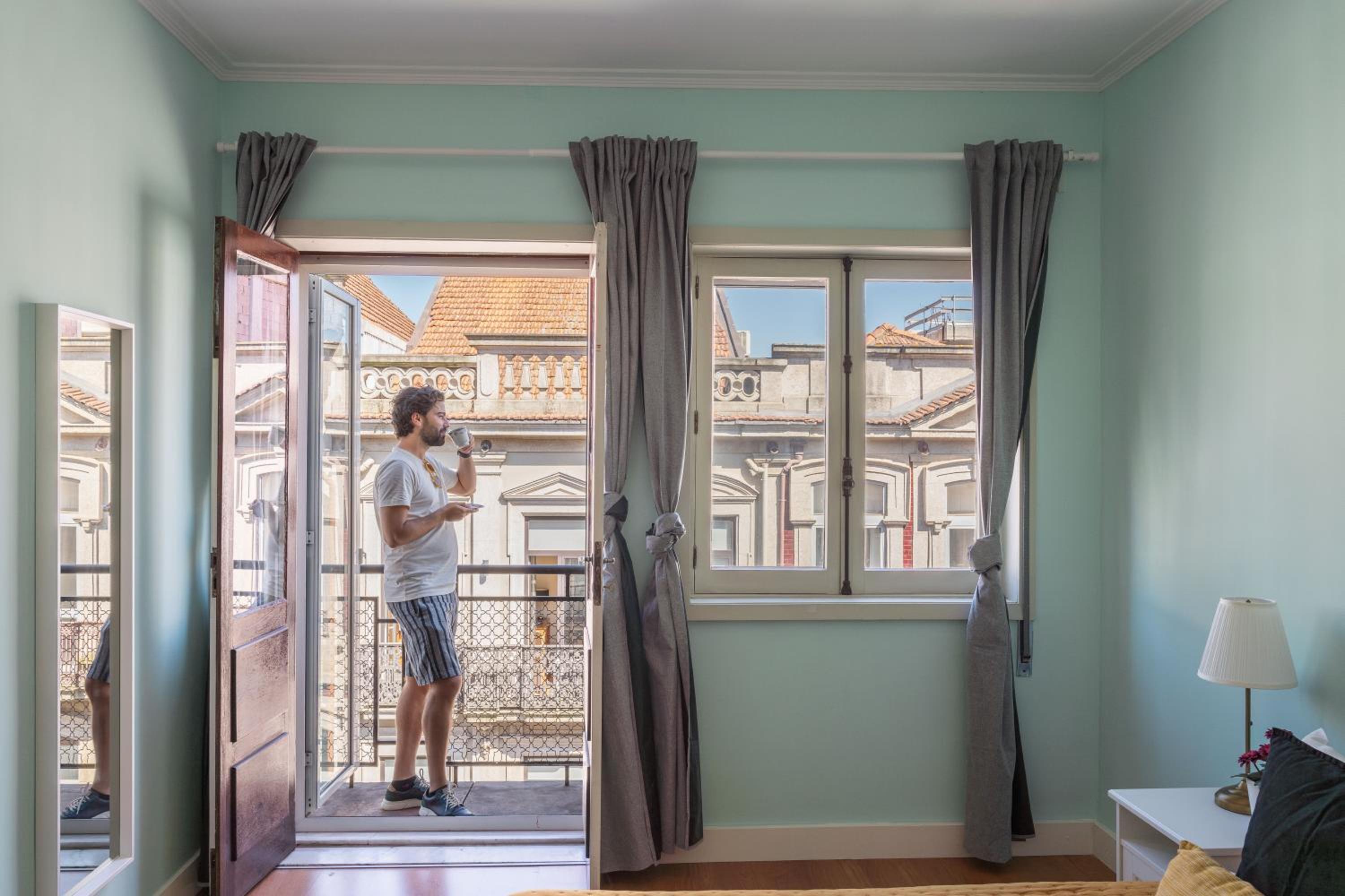 Host Wise - Colorful Bright Flat with Balcony view 4