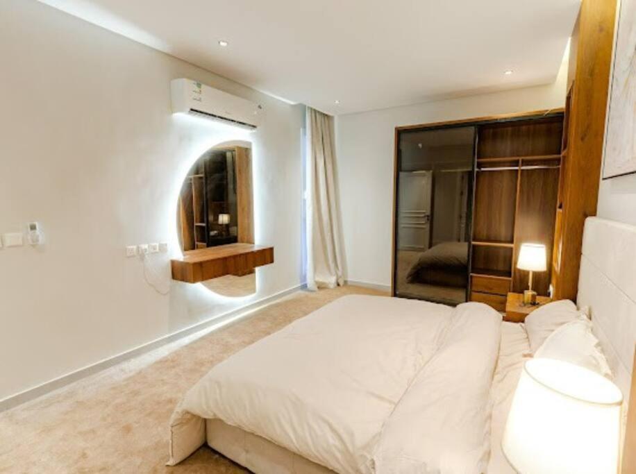 Luxurious 3-Bedroom Retreat, Prime Location