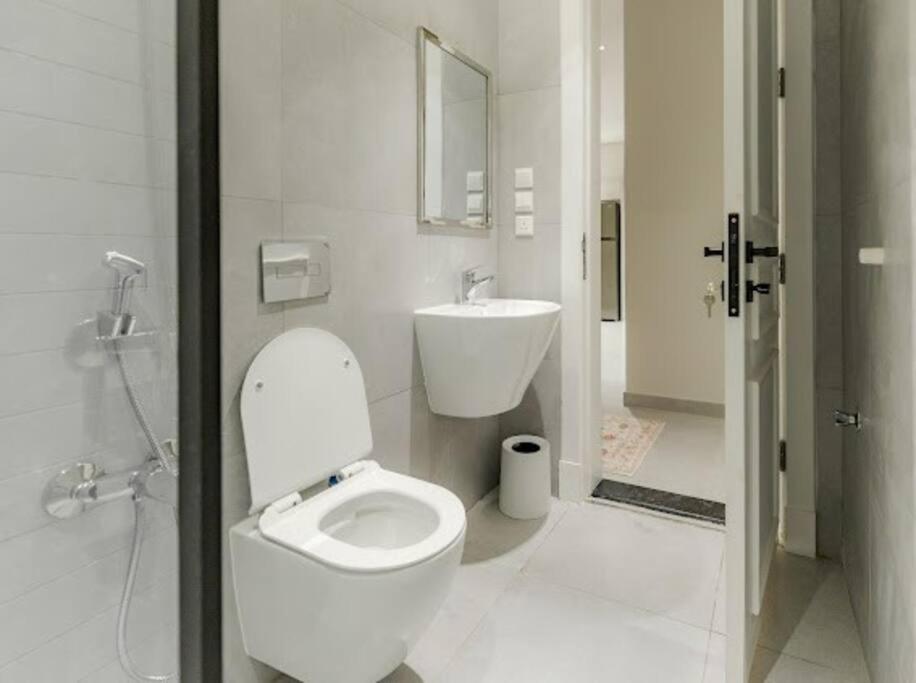Luxurious 3-Bedroom Retreat, Prime Location