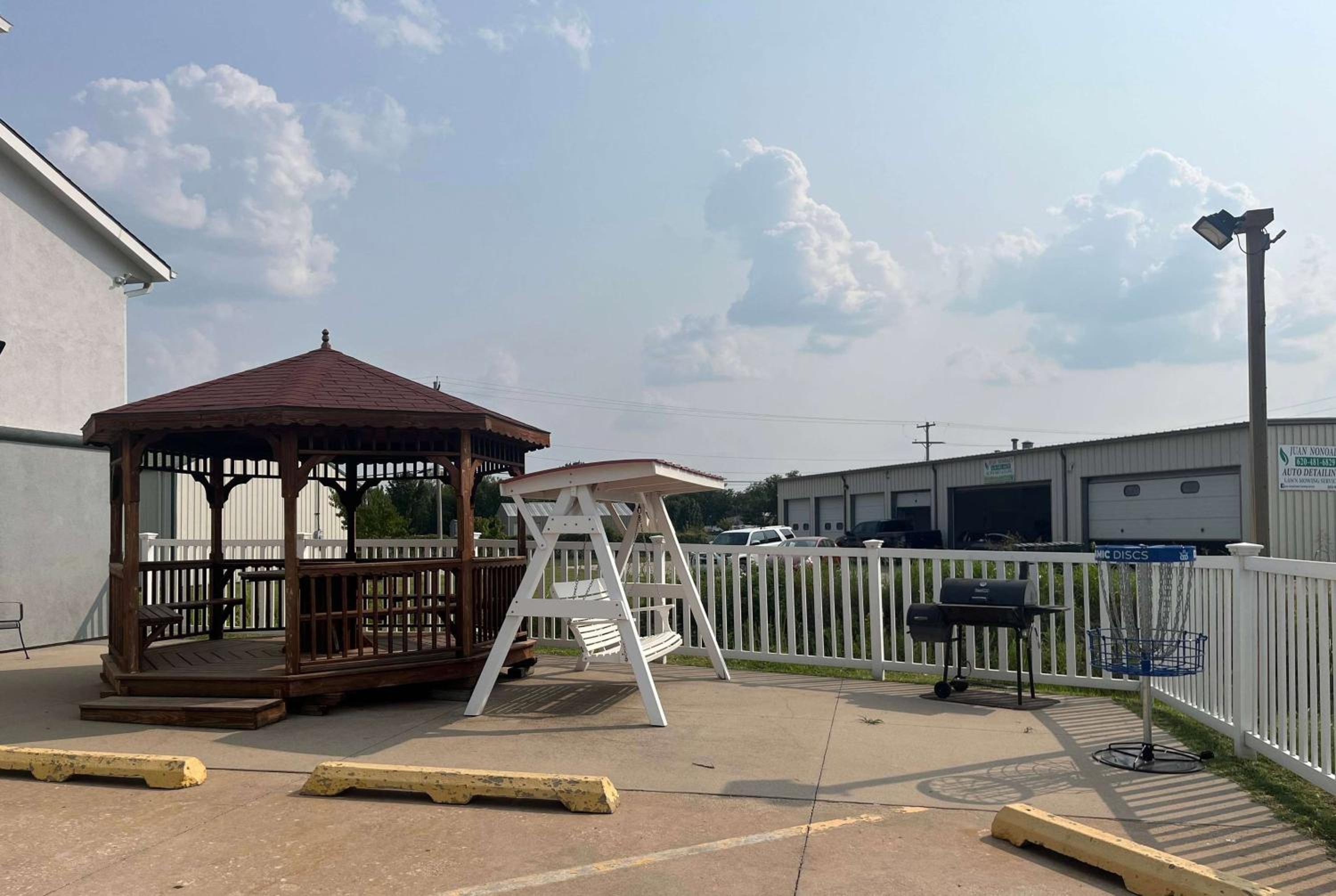 Emporia Vacations - Super 8 by Wyndham Emporia - Property Image 20